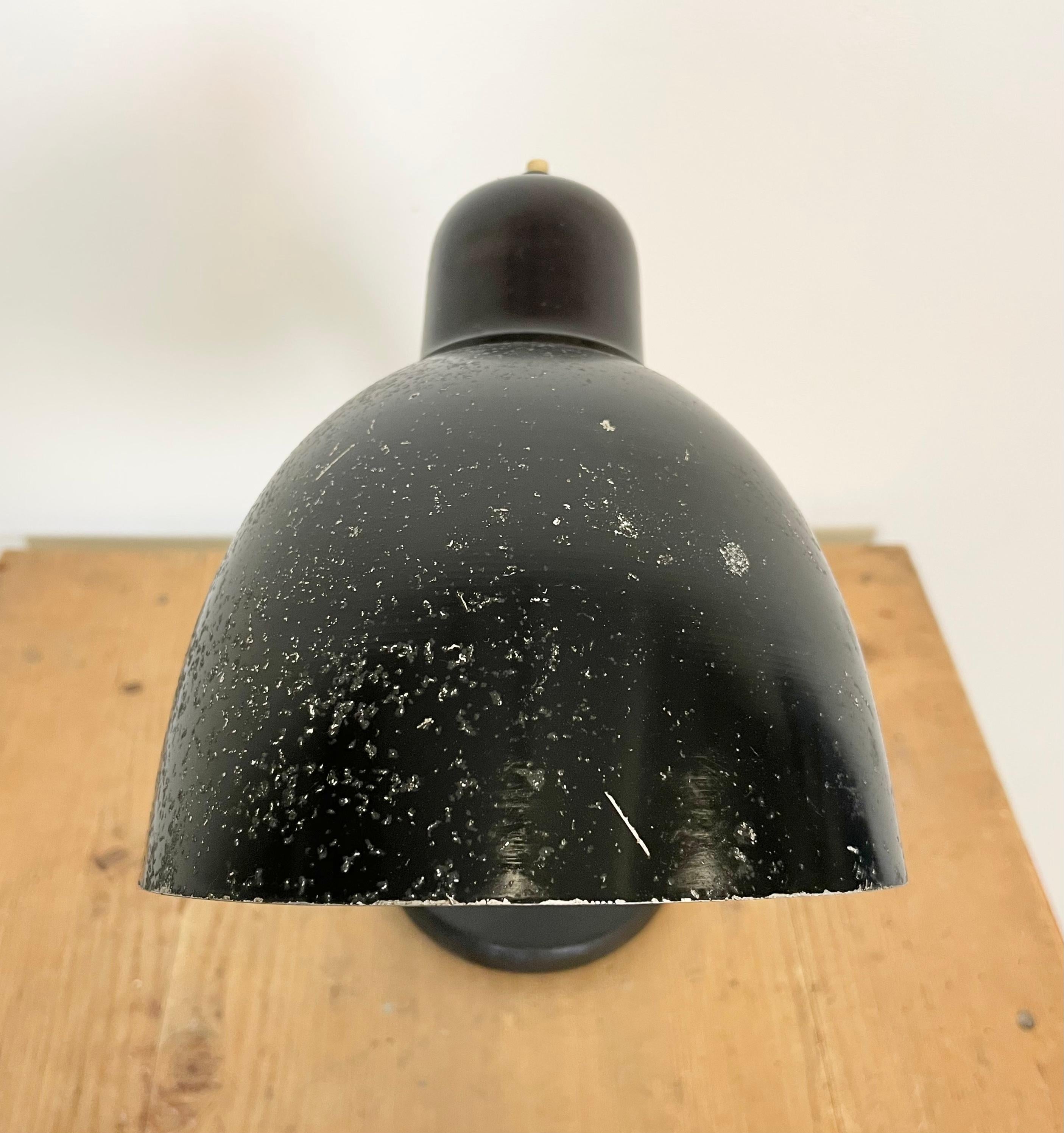 Lampe de table industrielle noire, années 1950 en vente 5