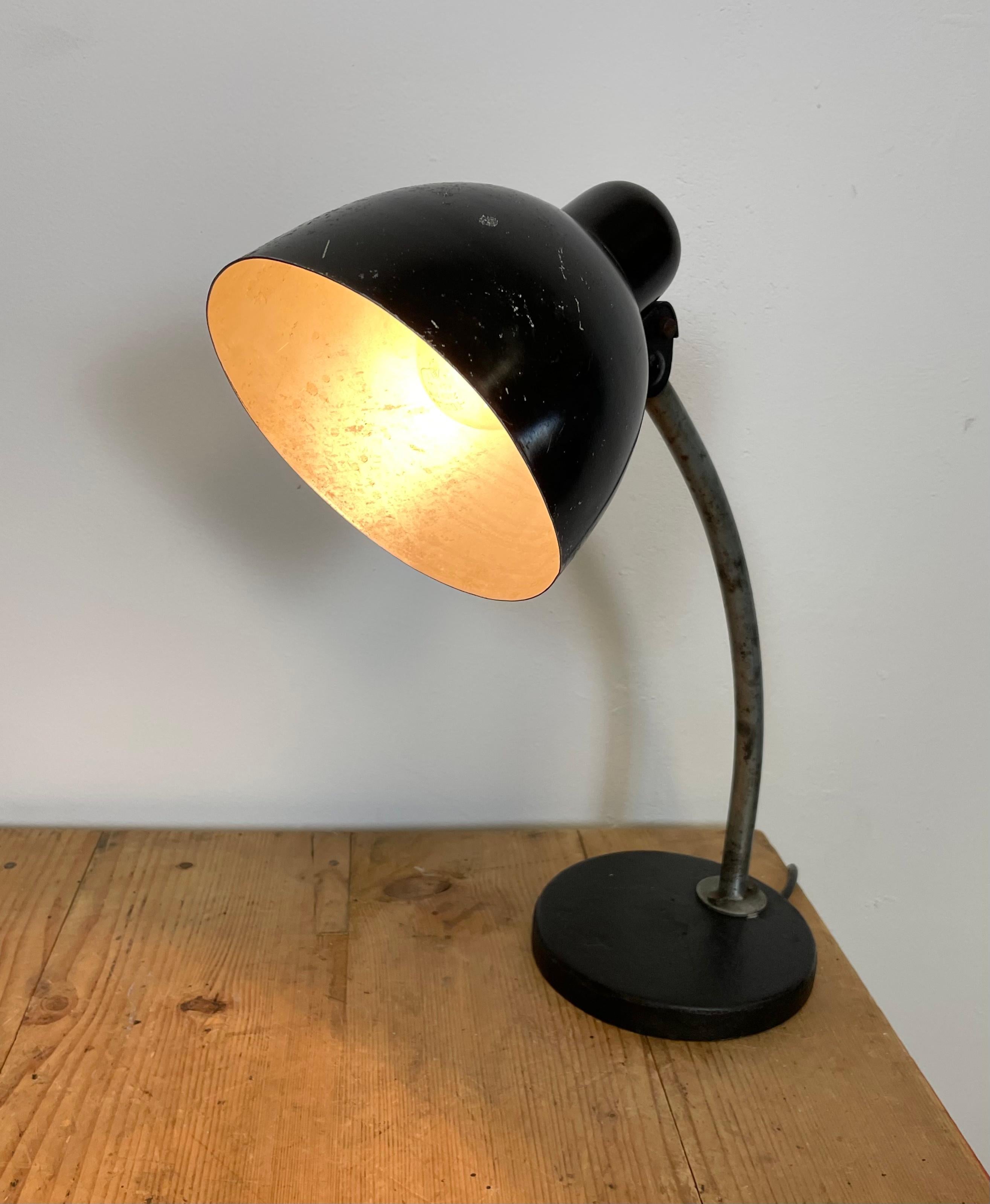 Lampe de table industrielle noire, années 1950 en vente 9