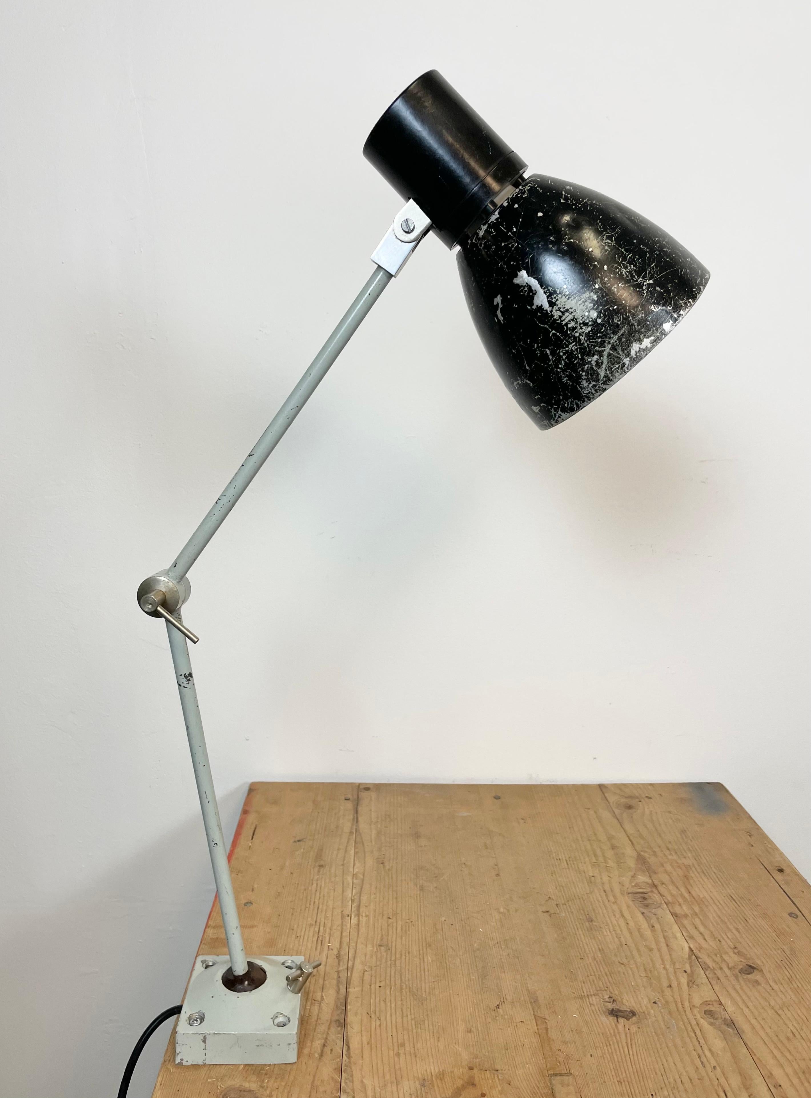 Lámpara de mesa industrial negra de Elektrosvit, años 70 en venta 4