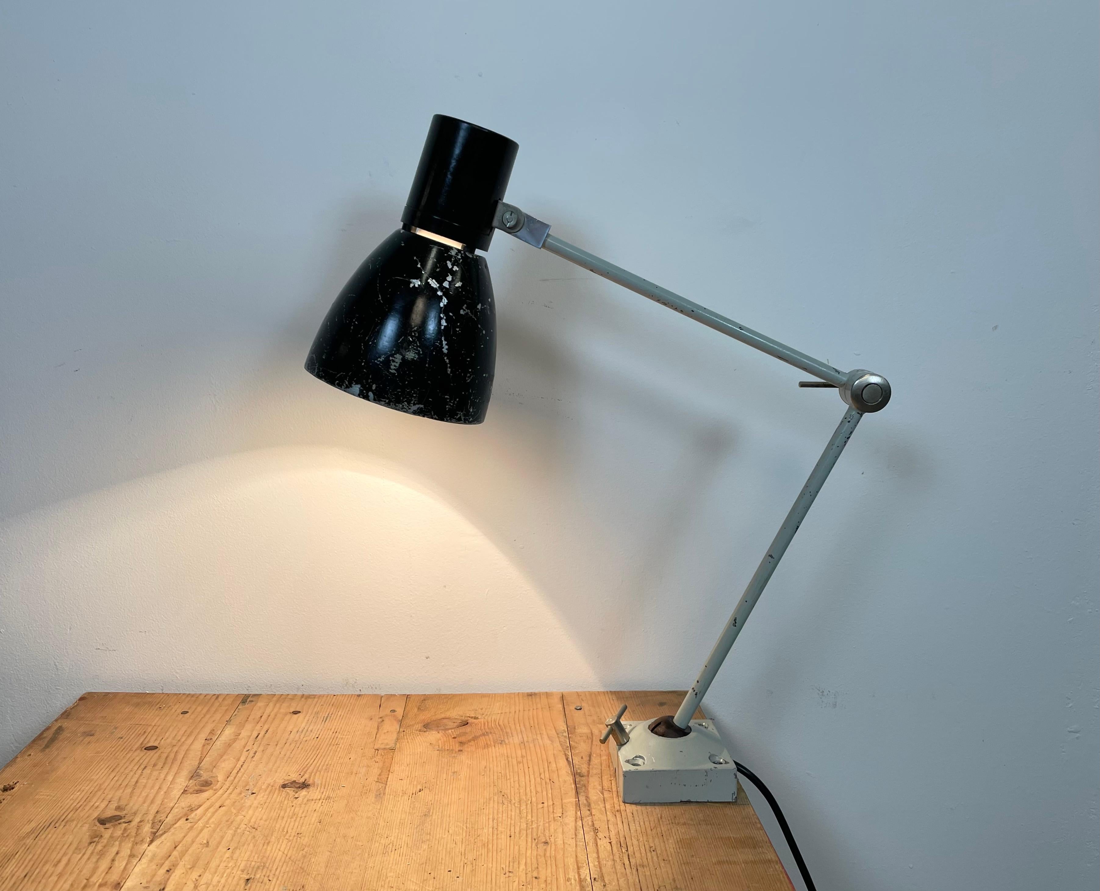 Lámpara de mesa industrial negra de Elektrosvit, años 70 en venta 8
