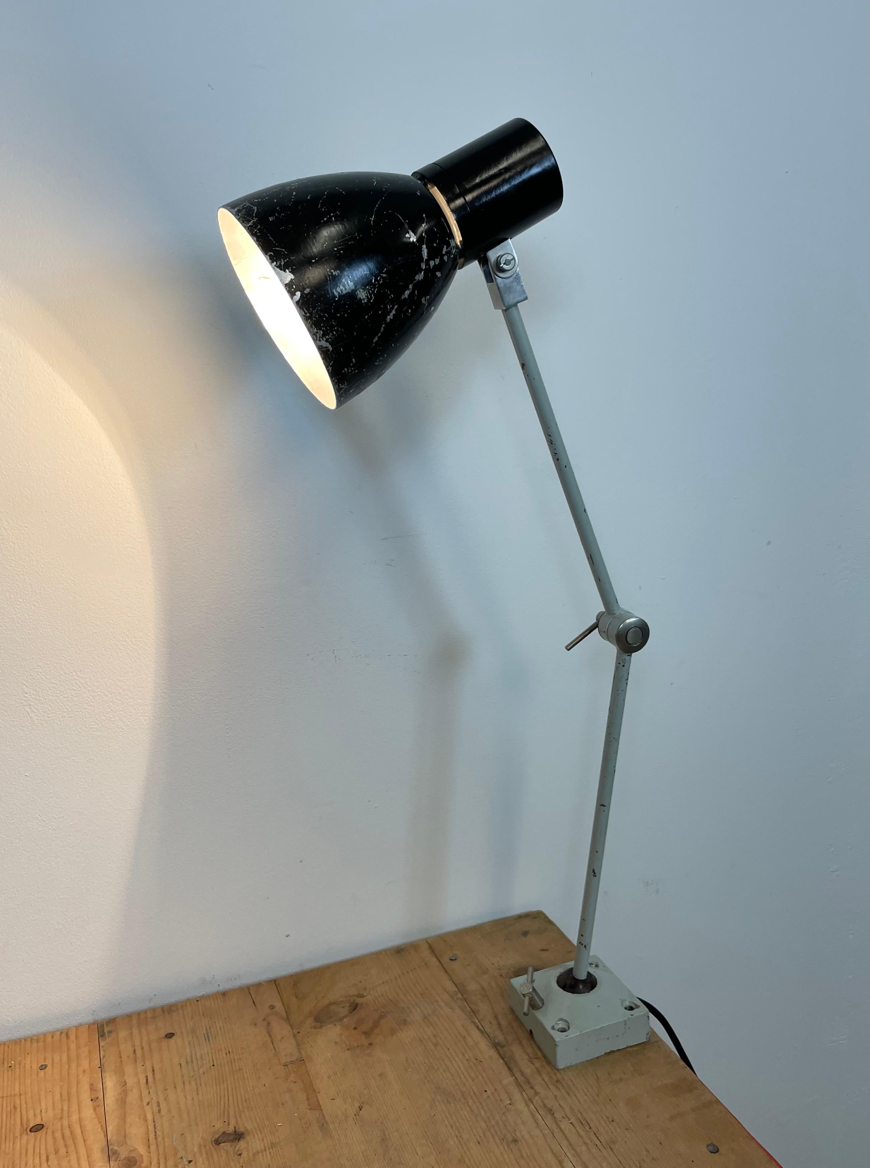 Lámpara de mesa industrial negra de Elektrosvit, años 70 en venta 9