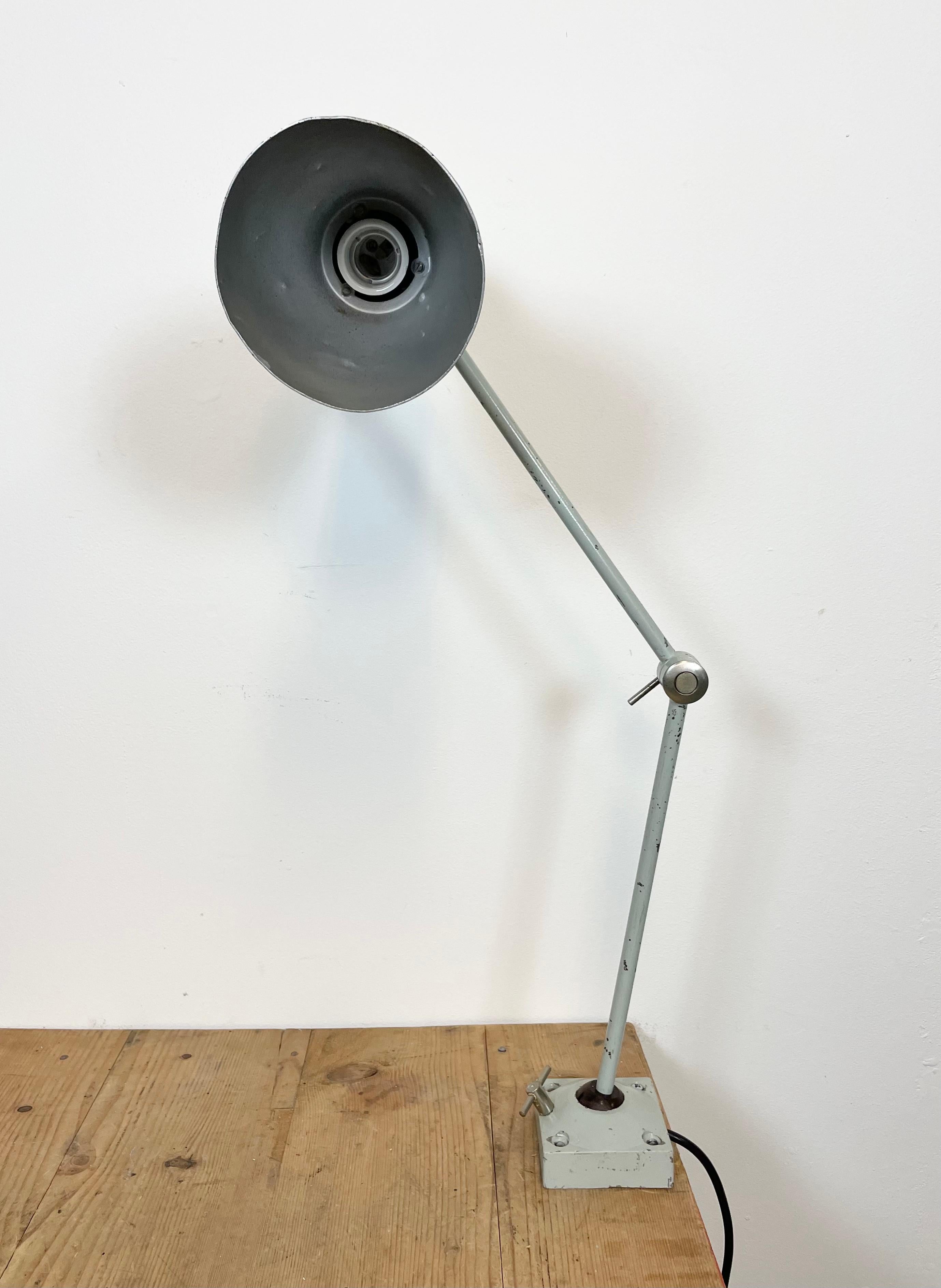 Aluminium Lampe de bureau industrielle noire de Elektrosvit, années 1970 en vente