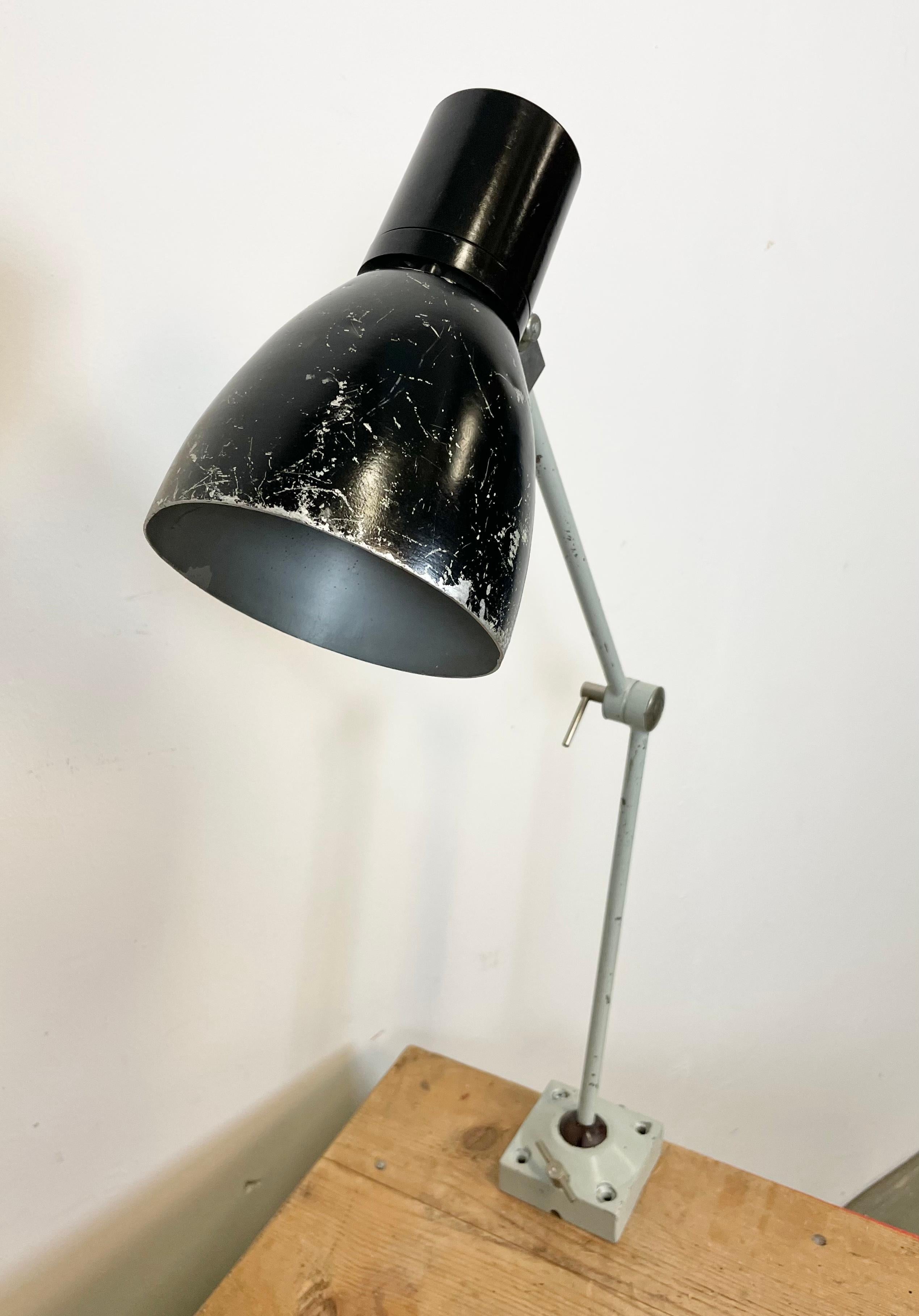 Lampe de bureau industrielle noire de Elektrosvit, années 1970 en vente 2