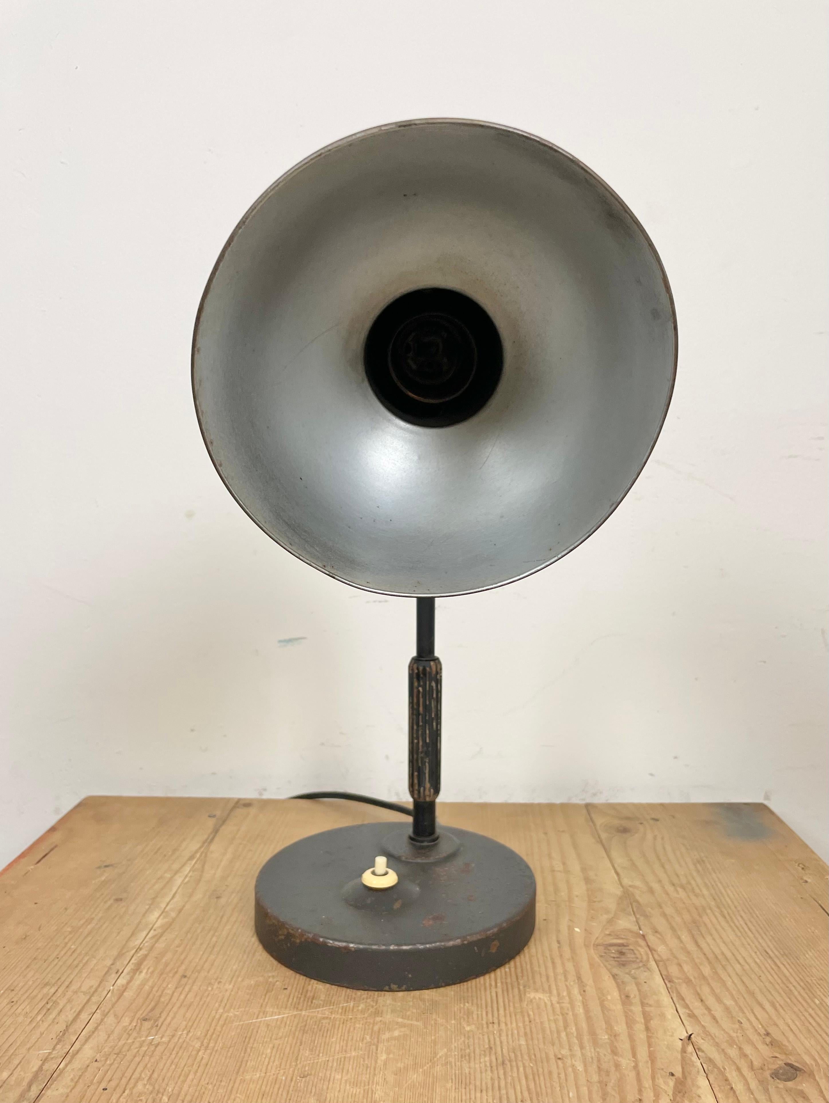 Lampe de table industrielle noire d'Hermann, années 1930 en vente 3