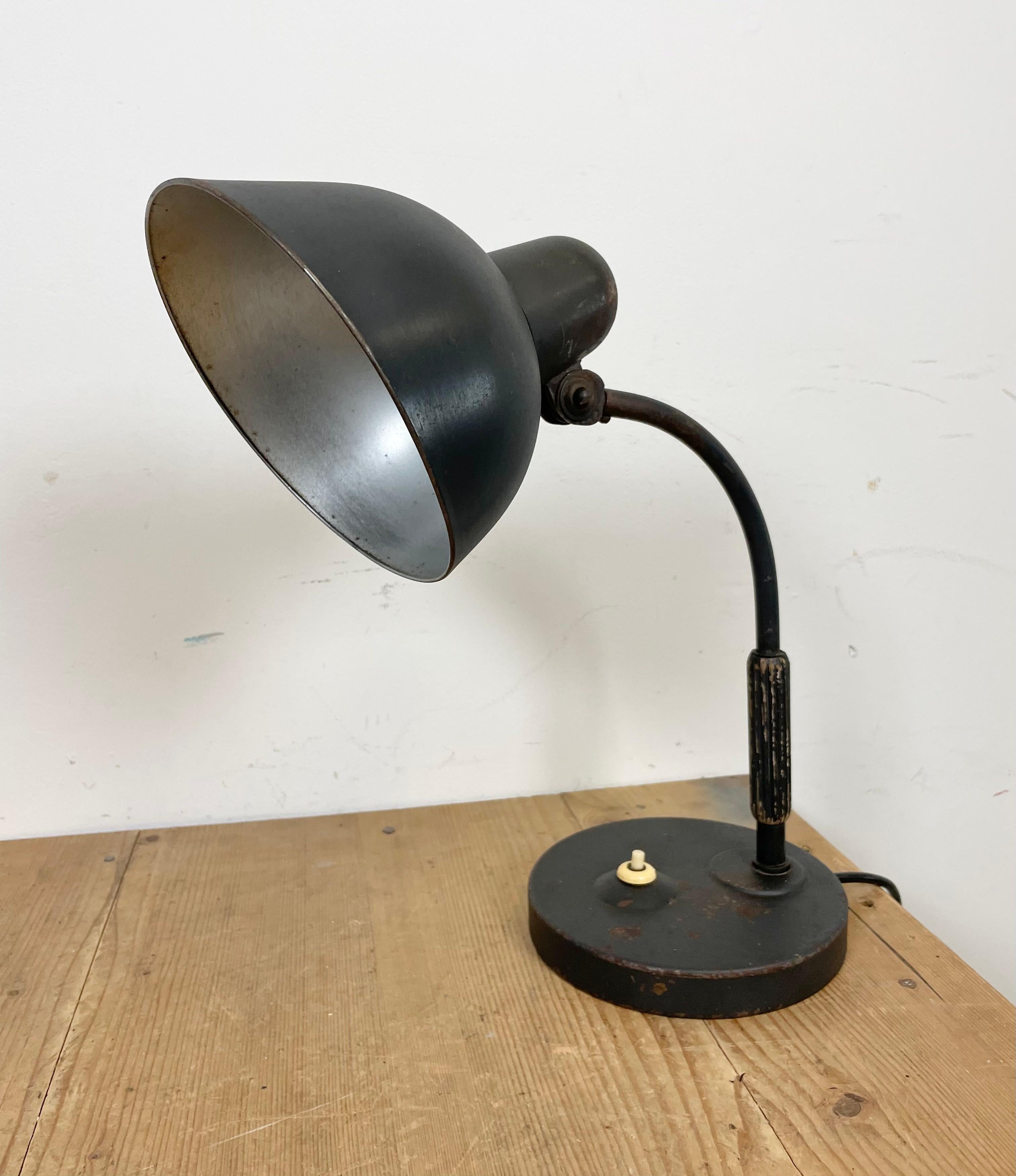 Lampe de table industrielle noire d'Hermann, années 1930 en vente 4