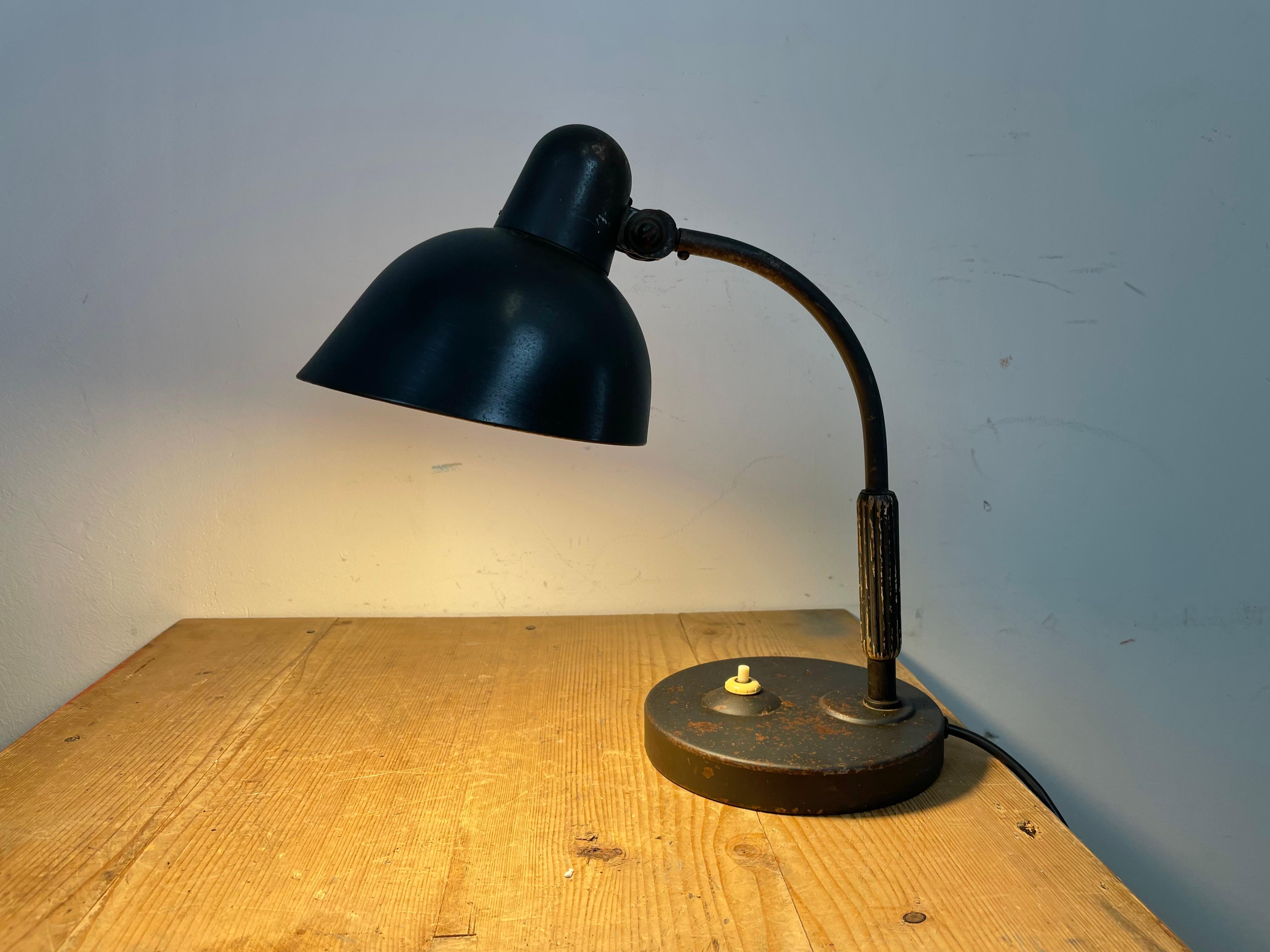 Lampe de table industrielle noire d'Hermann, années 1930 en vente 5