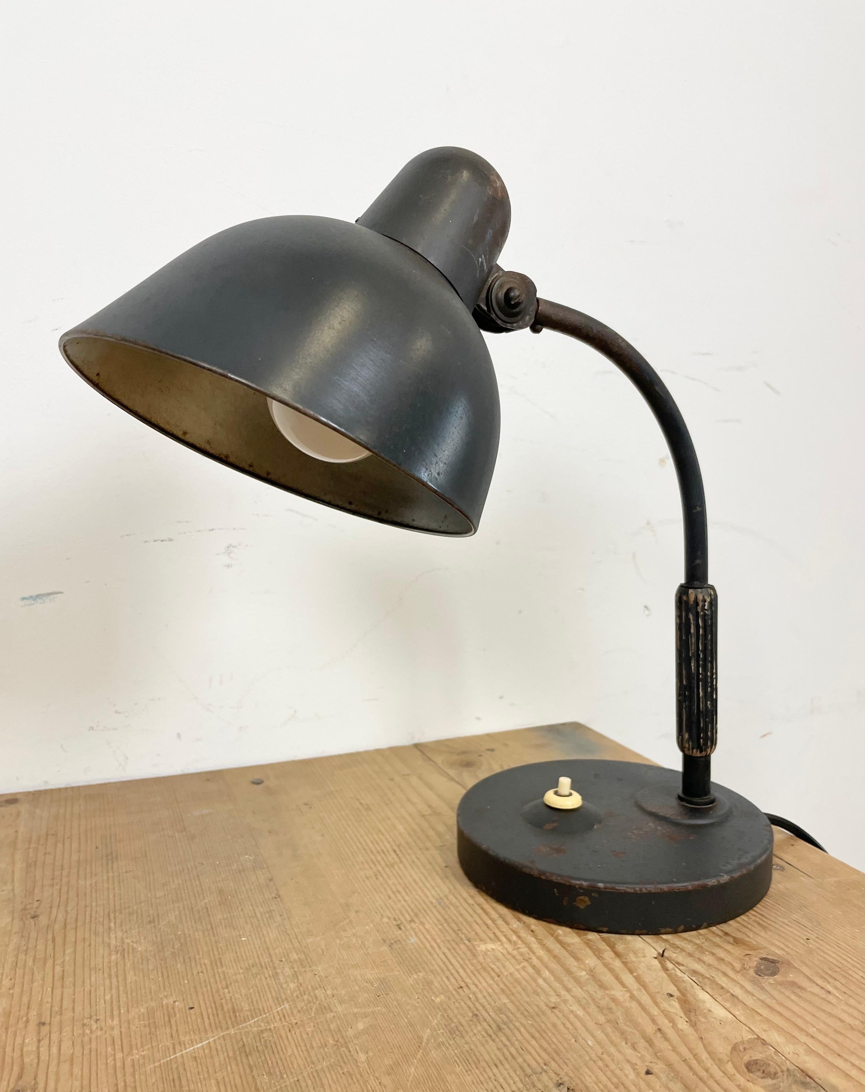 Industriel Lampe de table industrielle noire d'Hermann, années 1930 en vente