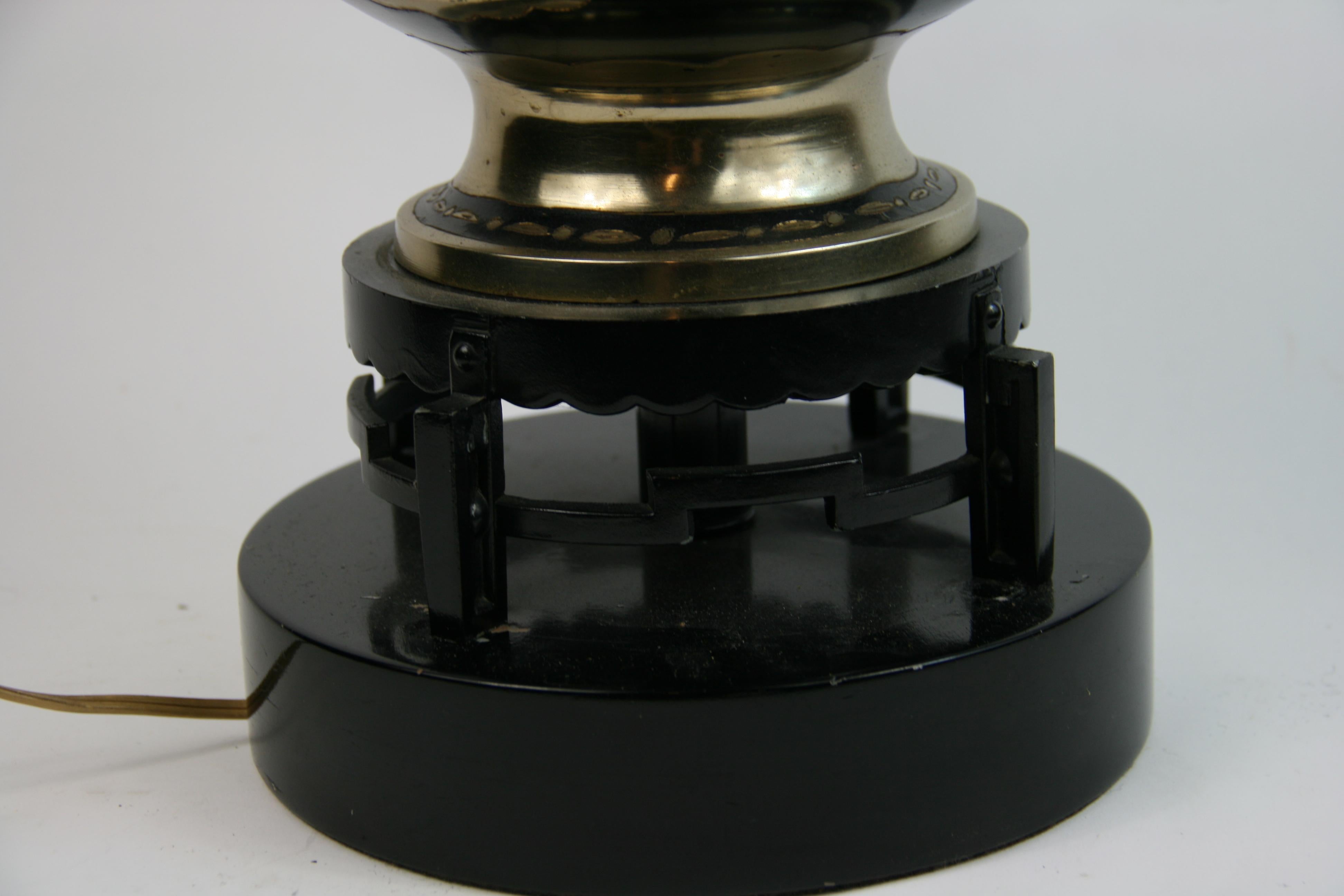 Lampe de table en forme d'aiguière surdimensionnée en argent incrusté noir en vente 10