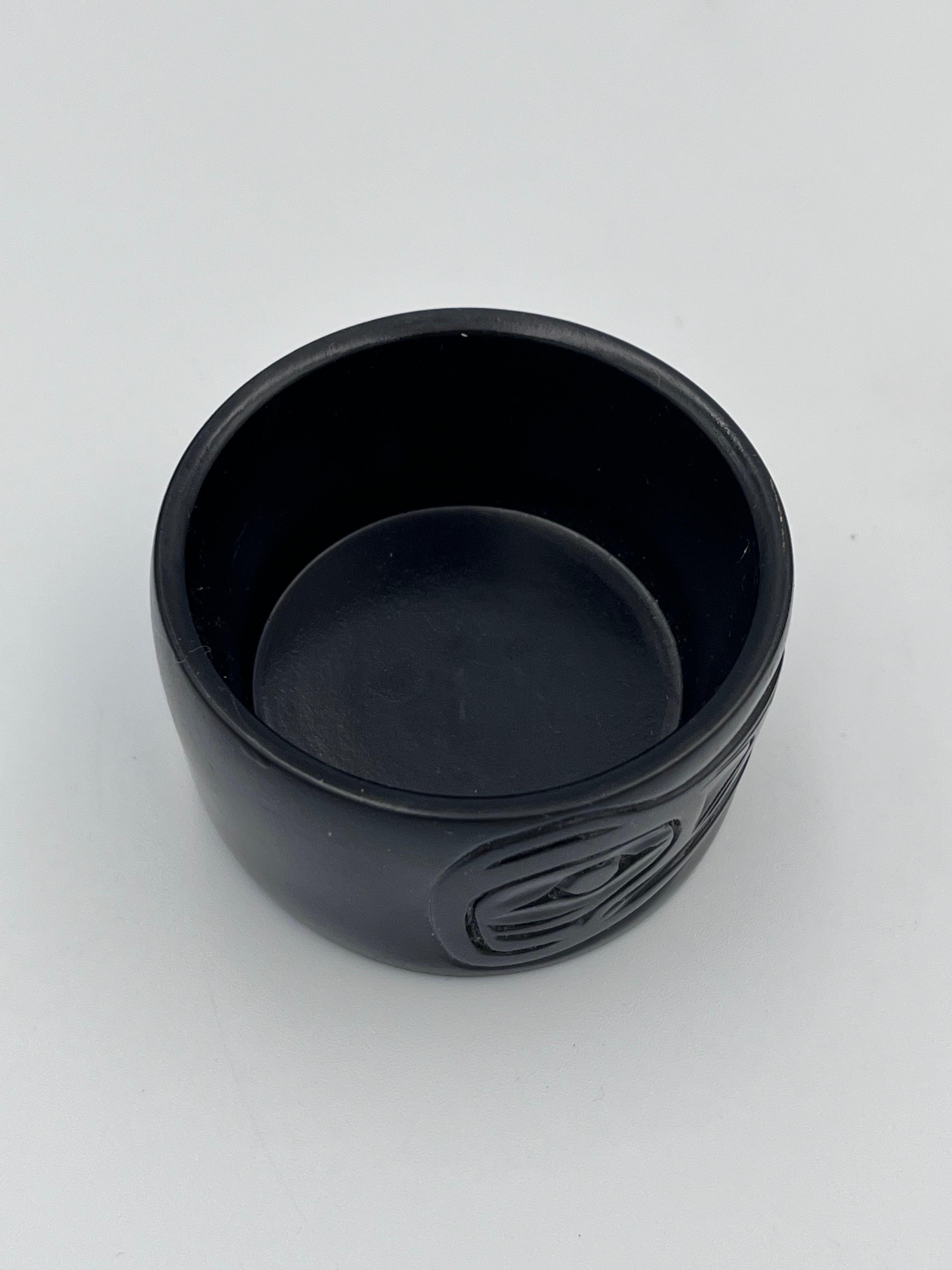 Black Inuit Pacific North West Native American Decorative Lidded Box Bird Motif For Sale 4