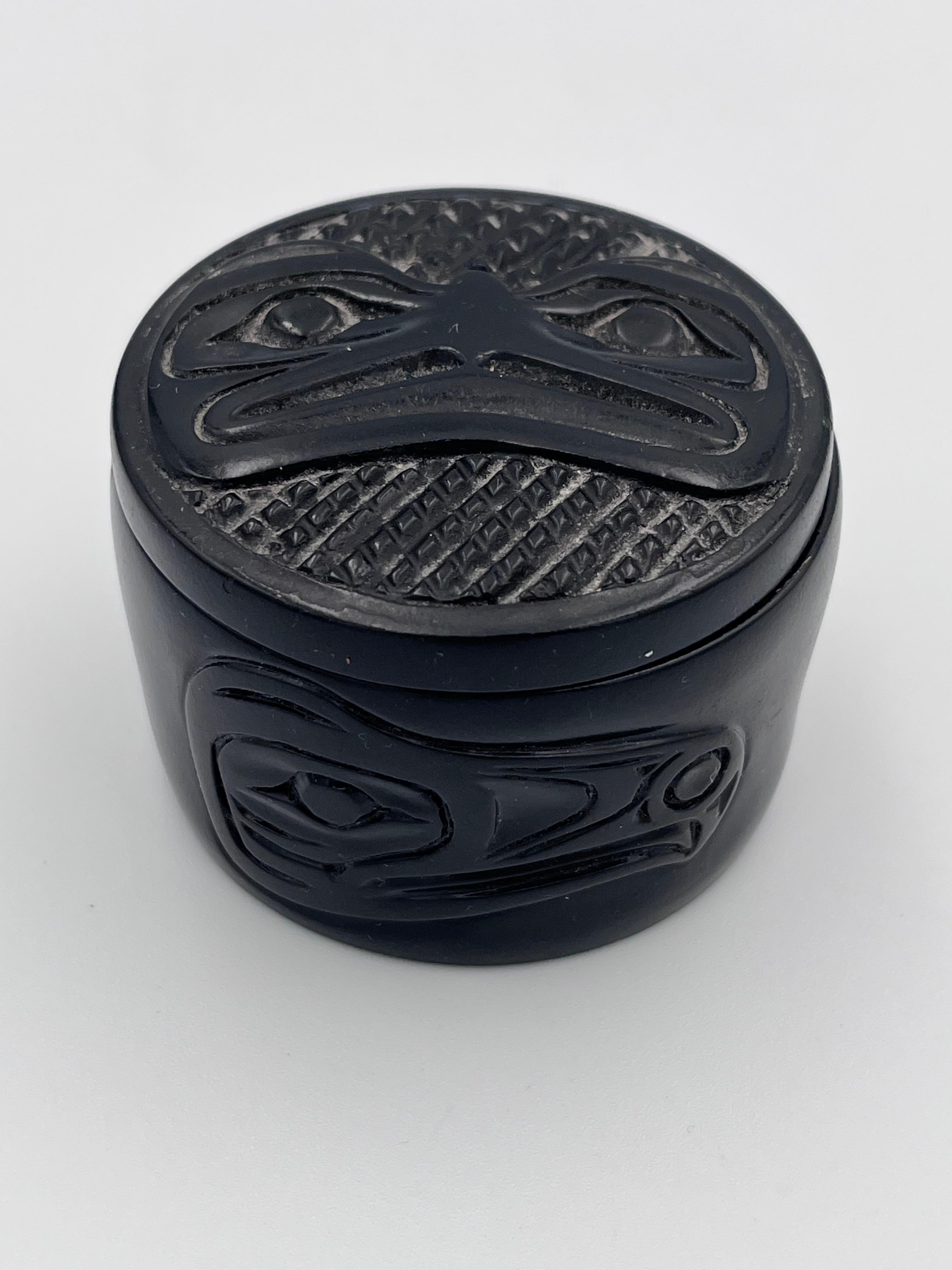 Black Inuit Pacific North West Native American Decorative Lidded Box Bird Motif For Sale 5