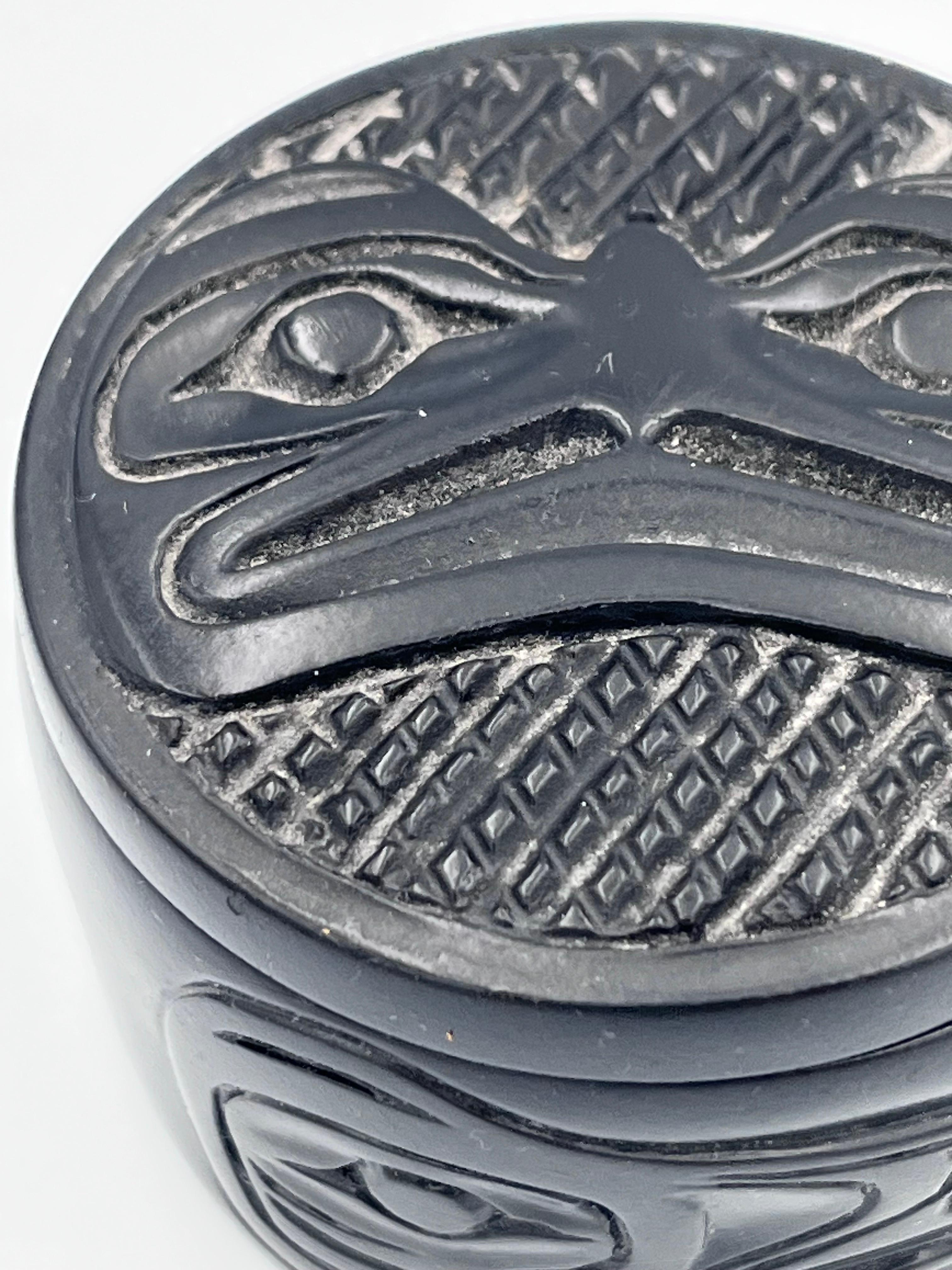 Black Inuit Pacific North West Native American Decorative Lidded Box Bird Motif For Sale 6