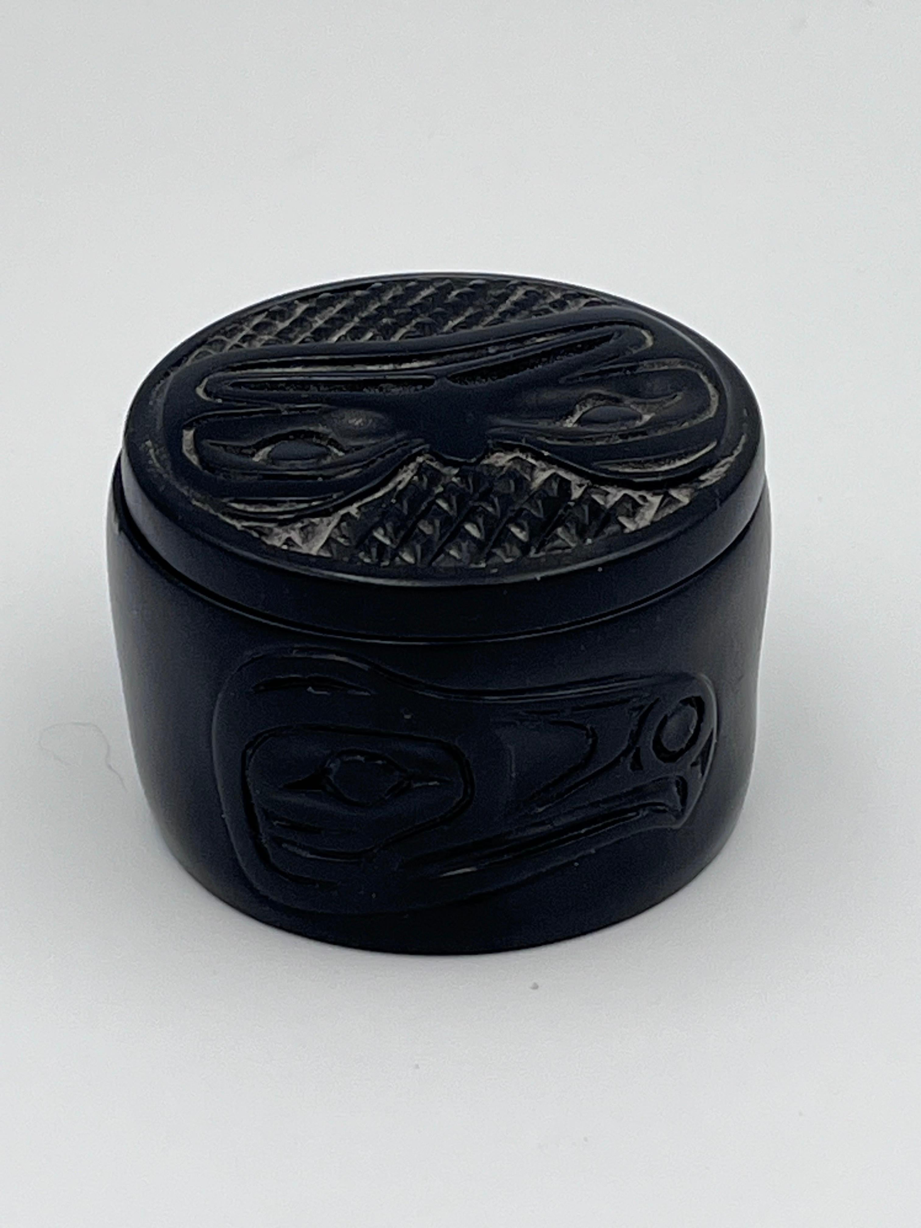 Black Inuit Pacific North West Native American Decorative Lidded Box Bird Motif For Sale 1