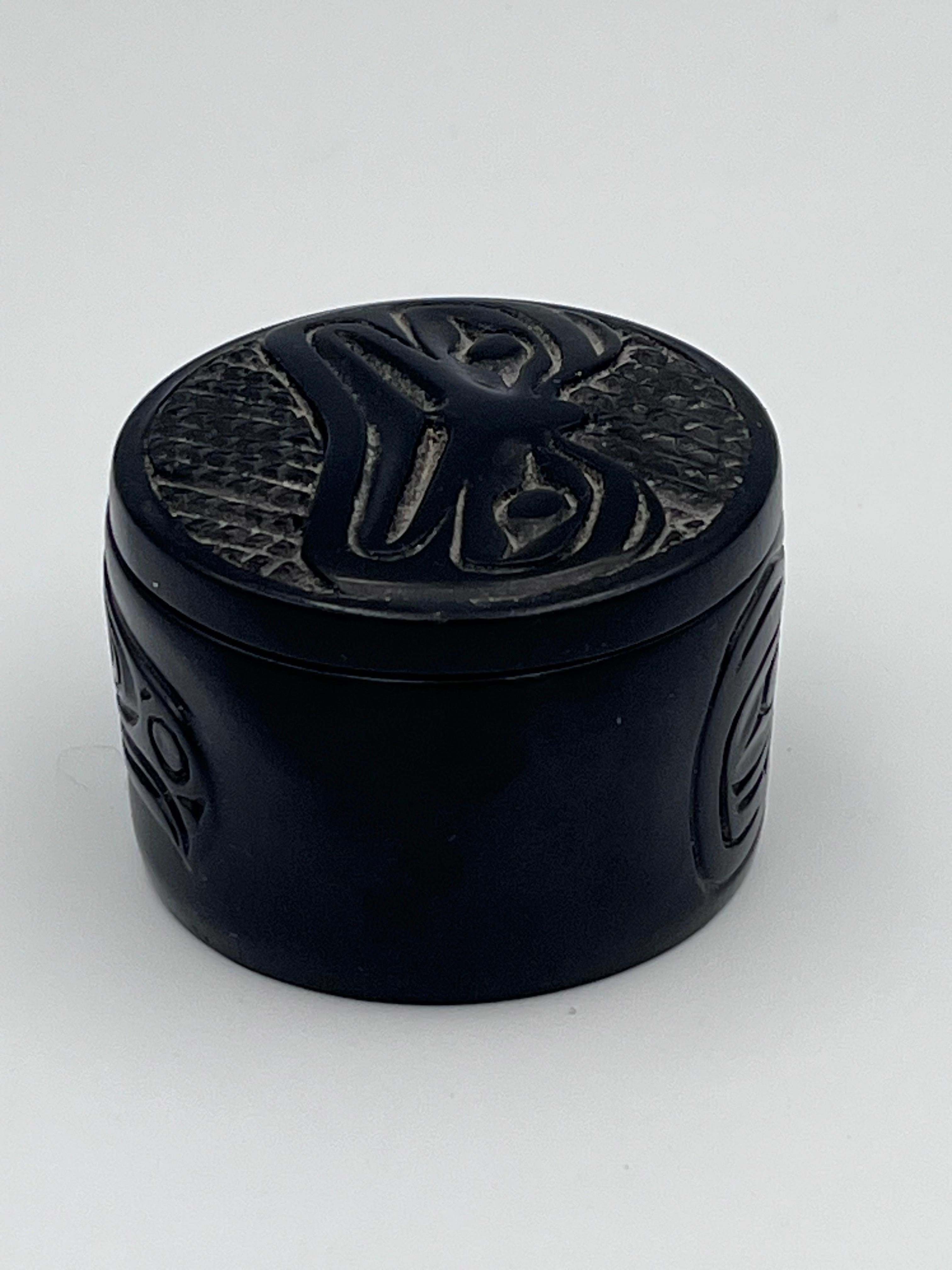 Black Inuit Pacific North West Native American Decorative Lidded Box Bird Motif For Sale 2