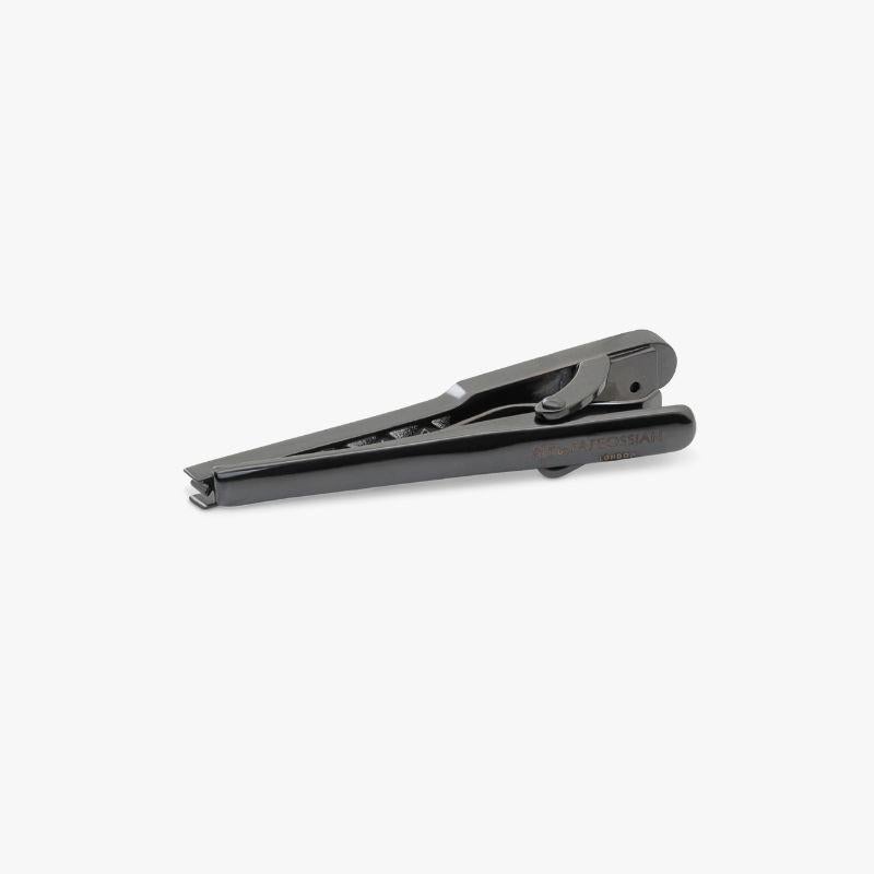 Black IP Stainless Steel Rt Elements Tie Clip with Hematite

This tie clip features a hematite semi-precious stone set into the diamond cut-out effect of the case. Black IP plated stainless steel setting. Our new 