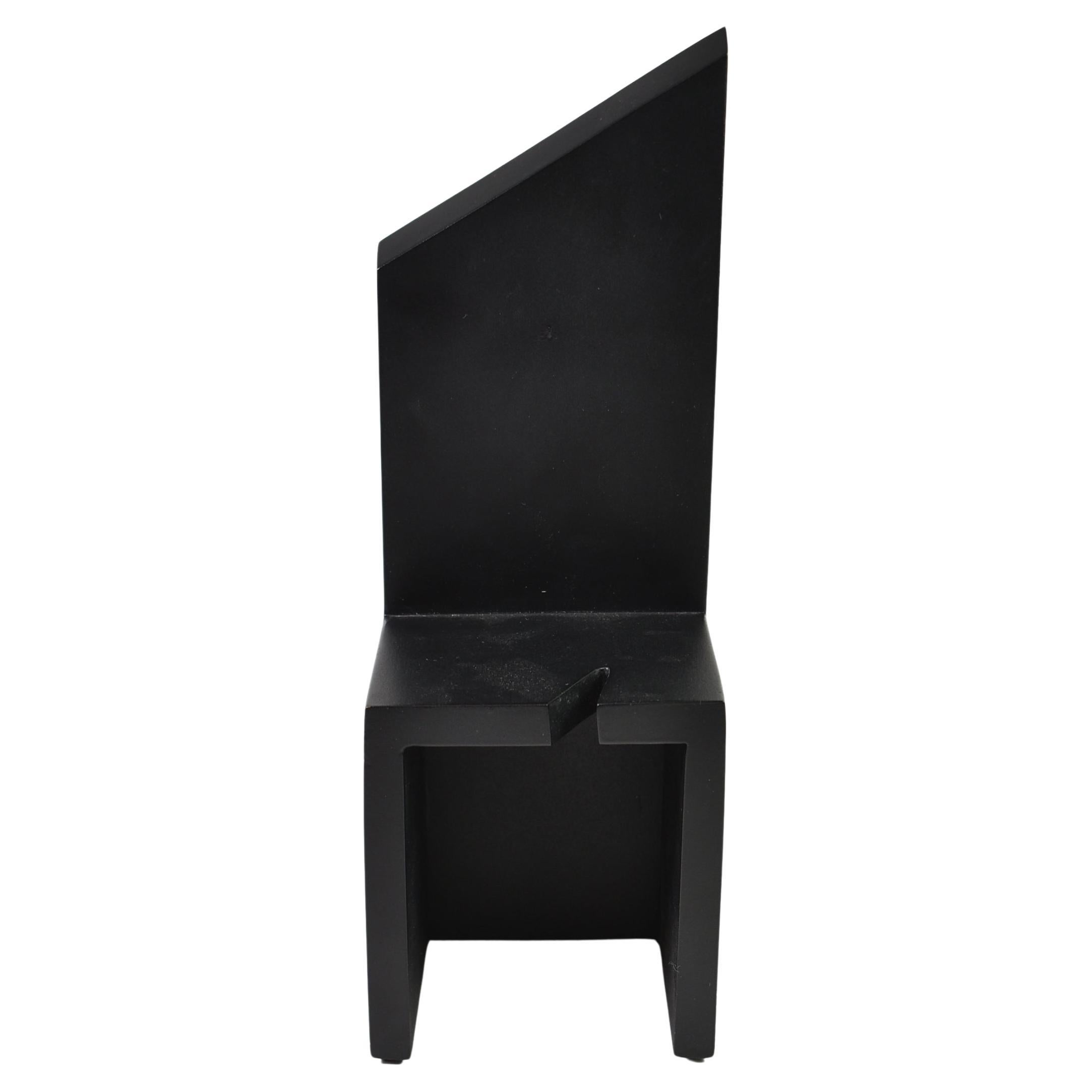 Stuhlskulptur aus schwarzem Eisen von Lois Teicher, 1992 im Angebot