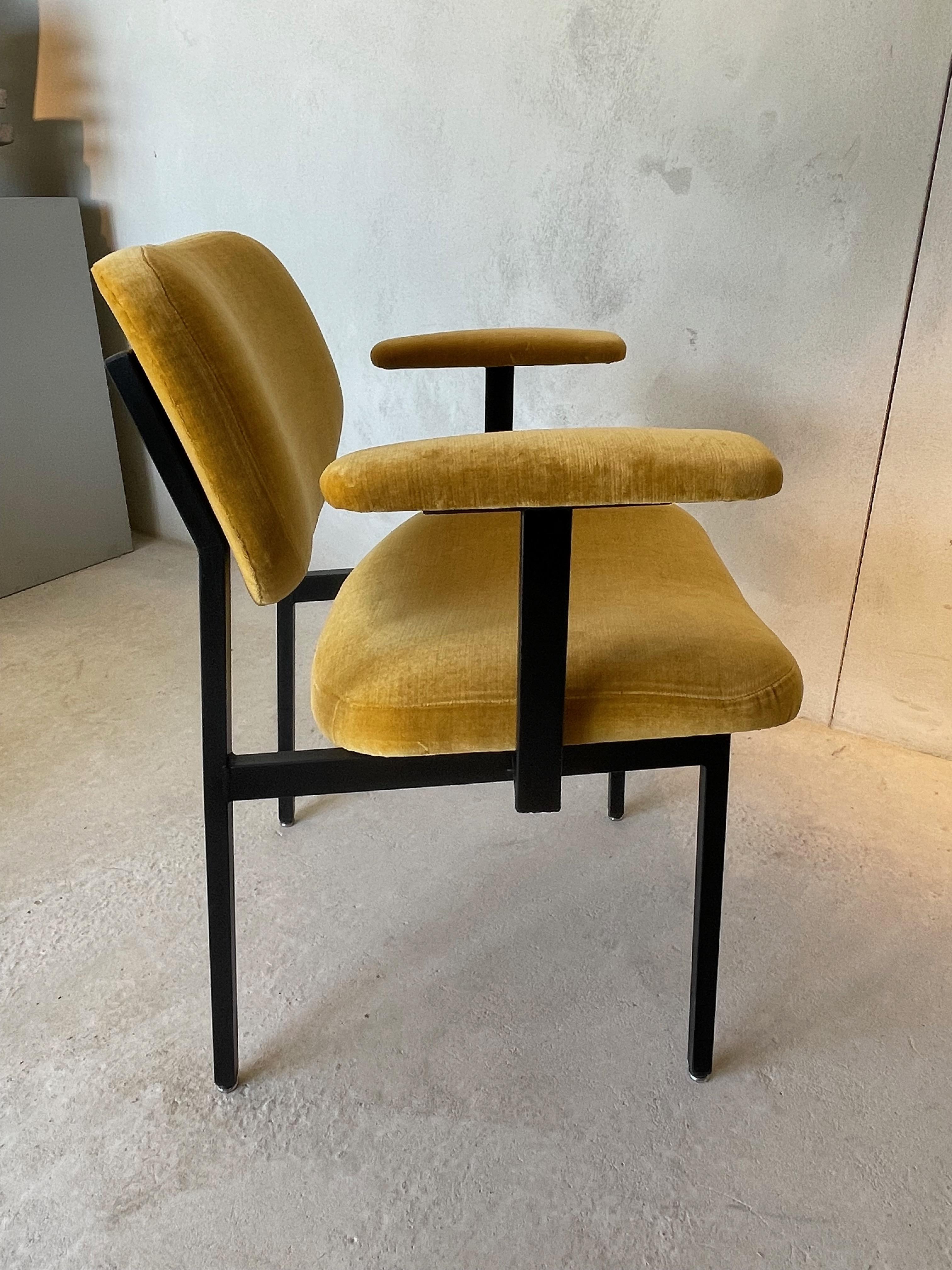 Black Iron Framed Pair Side Chairs, Italy, 1950s In Good Condition For Sale In New York, NY