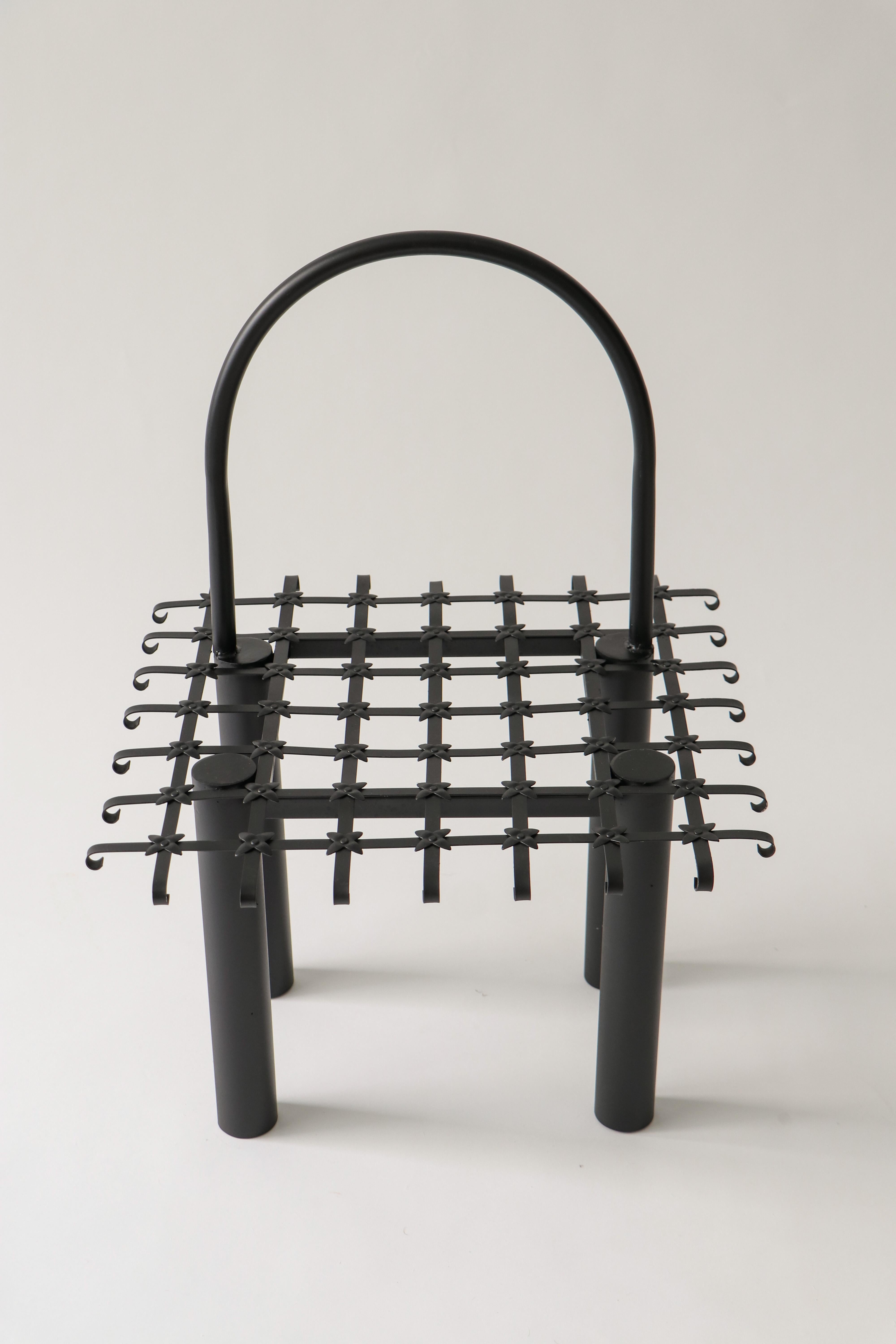 Skulpturaler schwarzer Eisenstuhl, handgefertigt, funktionell, Kunst (Spanisch) im Angebot