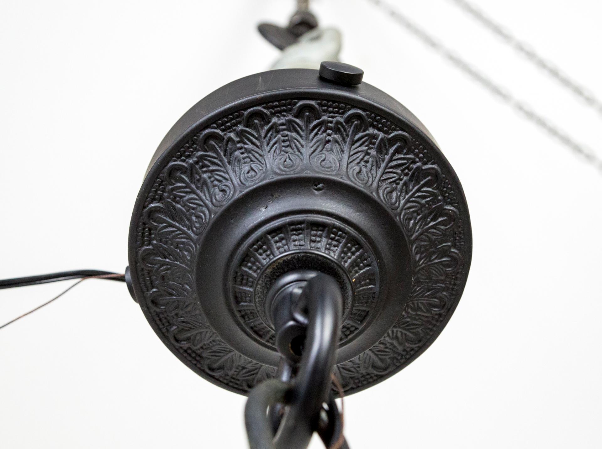 Lanterne en fer noir avec abat-jour décoratif poinçonné en vente 5