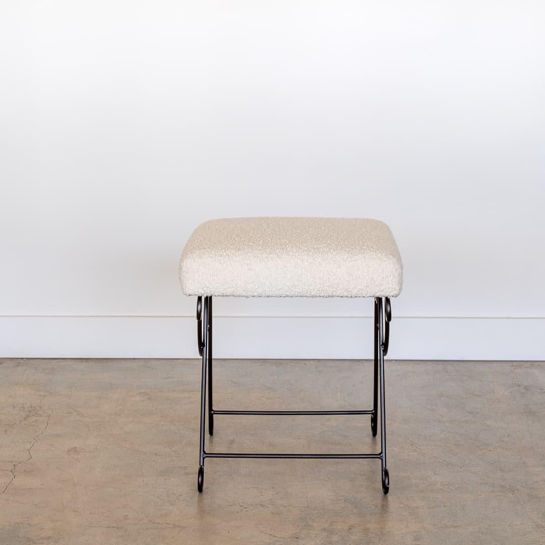 Fer Tabouret Loop Panoplie avec tissu bouclé en vente