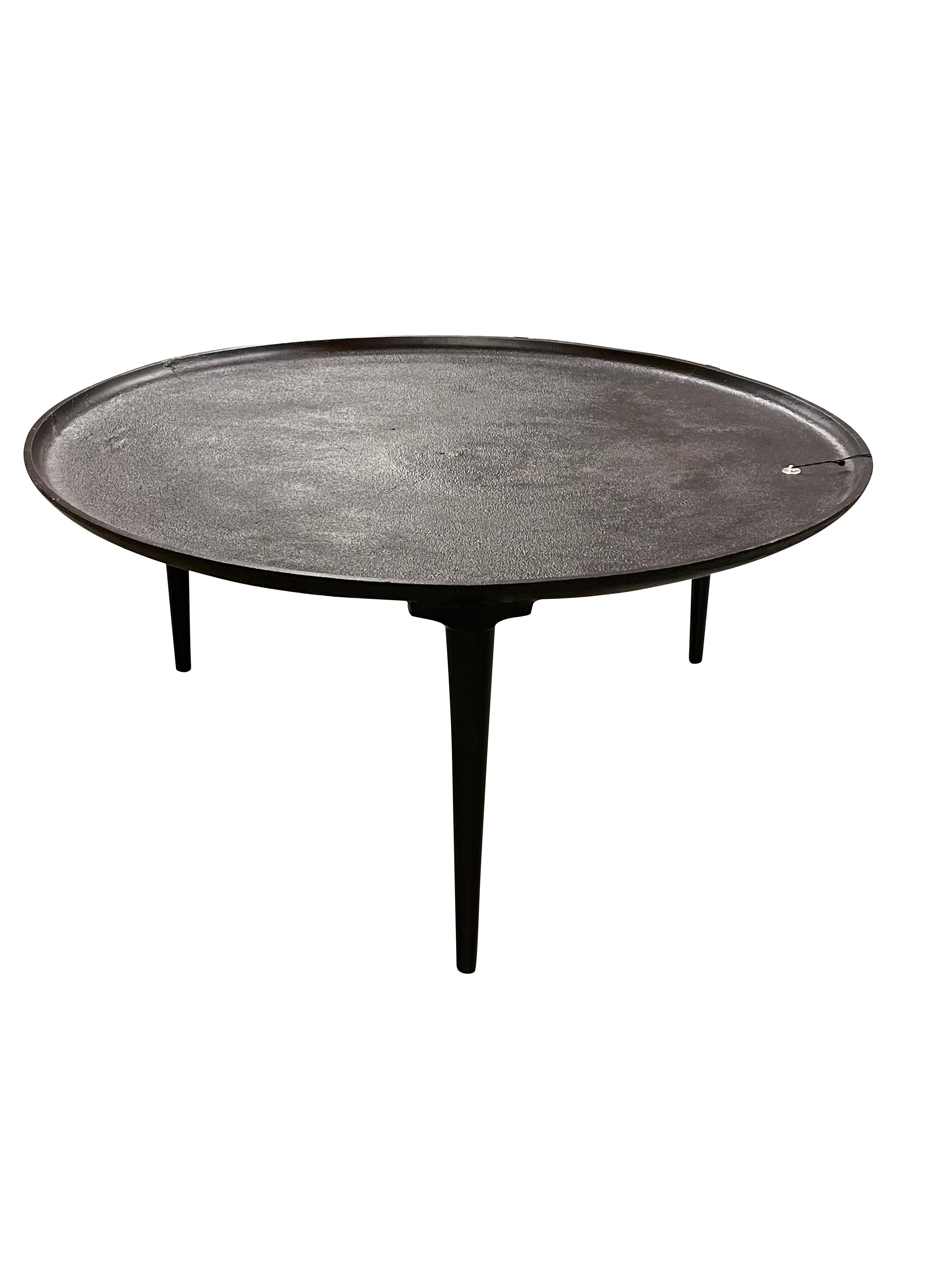 Contemporary Indian black iron round coffee table.
Three tapered legs with T shape designed top.
Slightly textured finish.
Raised lip detail on top border.
Also available as a cocktail table (F2914)
Arriving April.