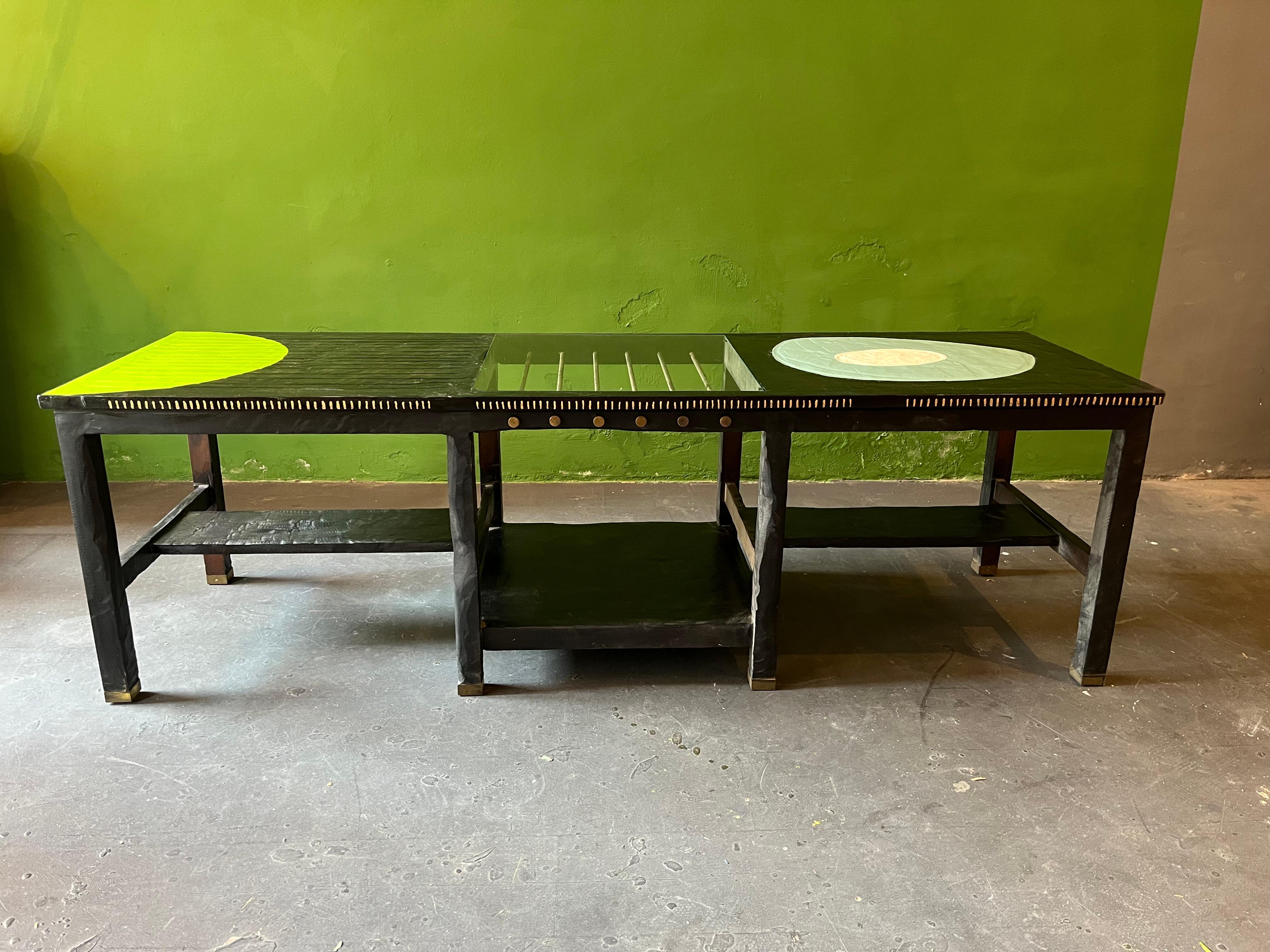 Schwarz ist schöner Tisch, zeitgenössisch gestaltet von Markus Friedrich Staab, 2022 (Moderne der Mitte des Jahrhunderts) im Angebot