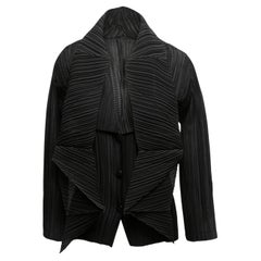 Schwarze Issey Miyake Plisse Strickjacke mit Schalbesatz und Designer-Größe 2