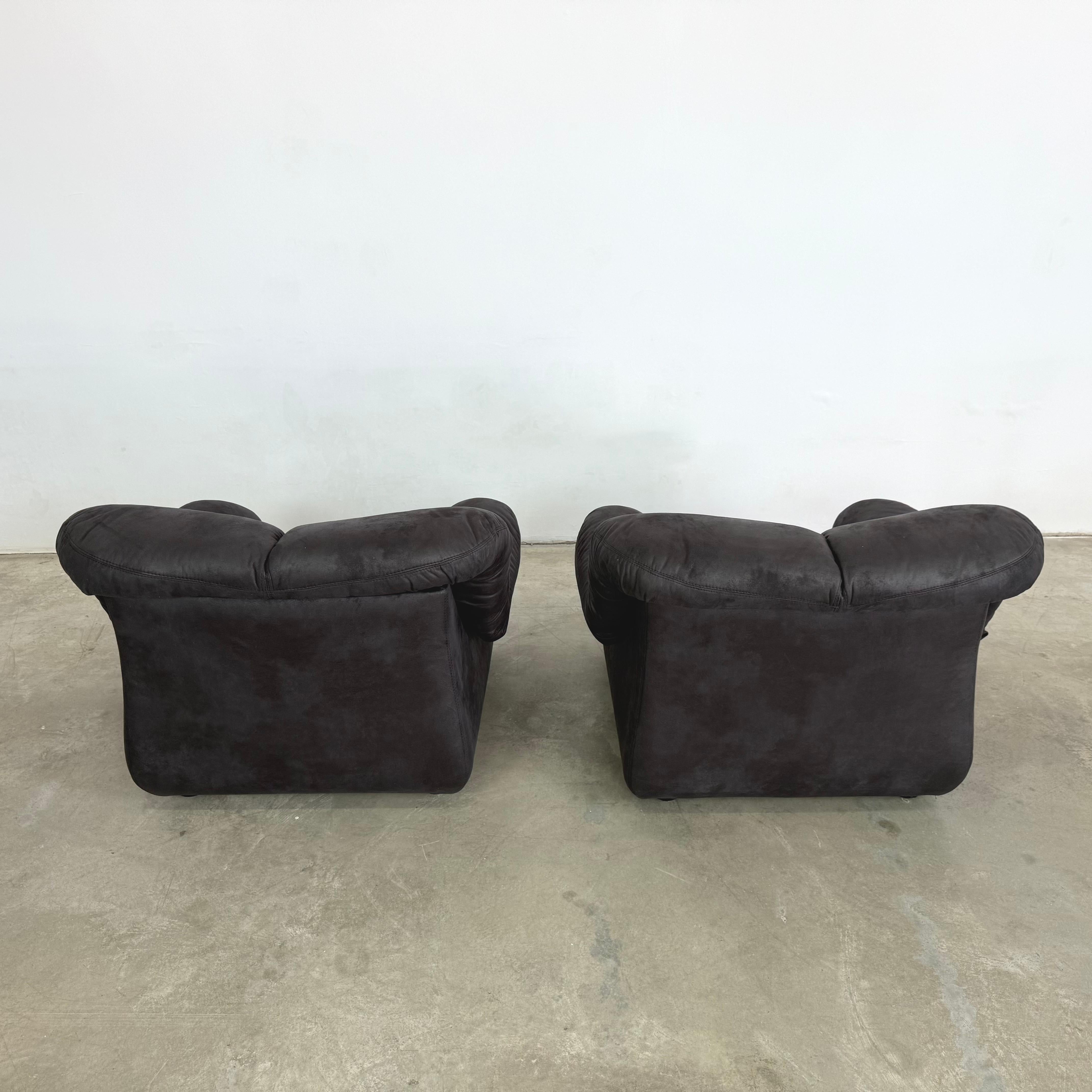 Sillones italianos negros de Pellerossi - Pareja cuero de imitación en venta