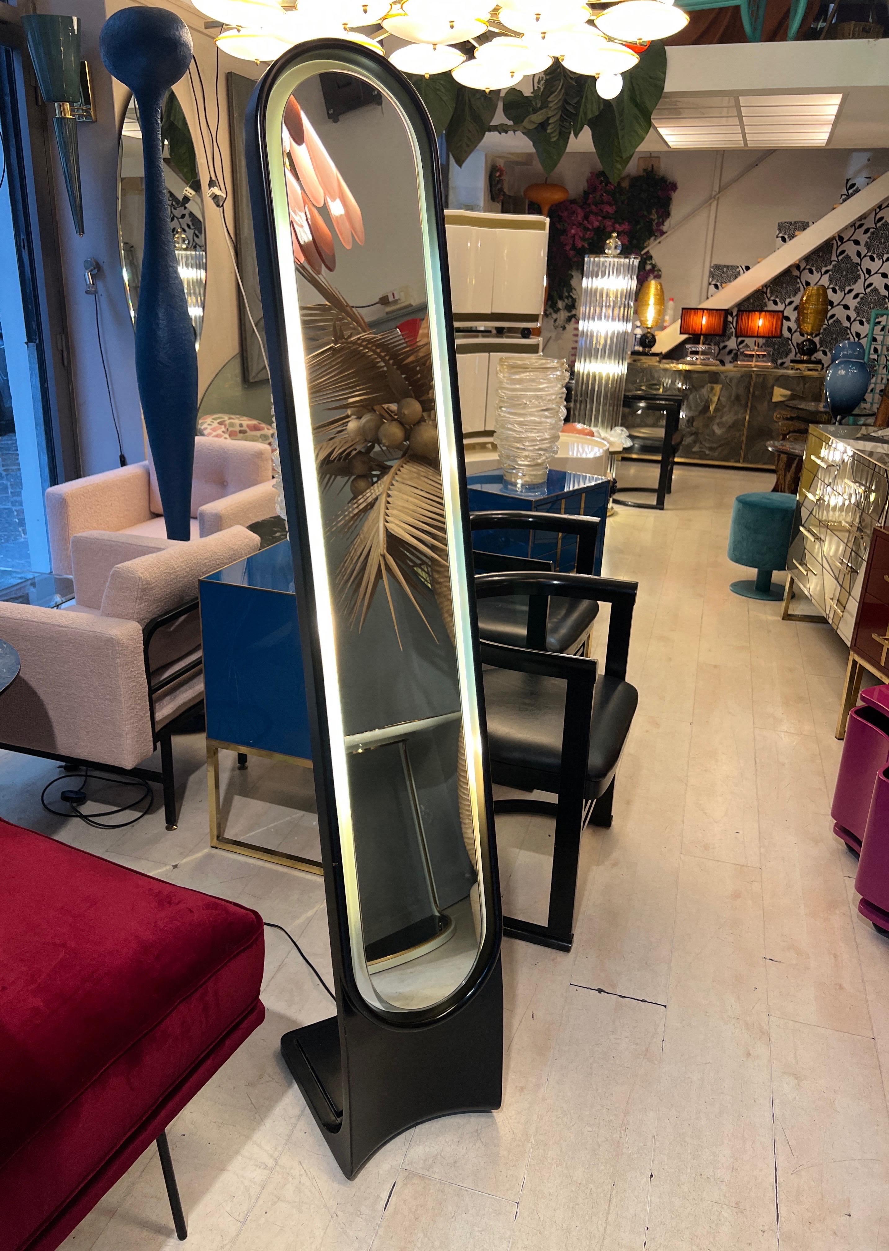 Schwarzer italienischer Bodenspiegel mit Hintergrundbeleuchtung von Rimadesio, ca. 1970er Jahre im Angebot 1