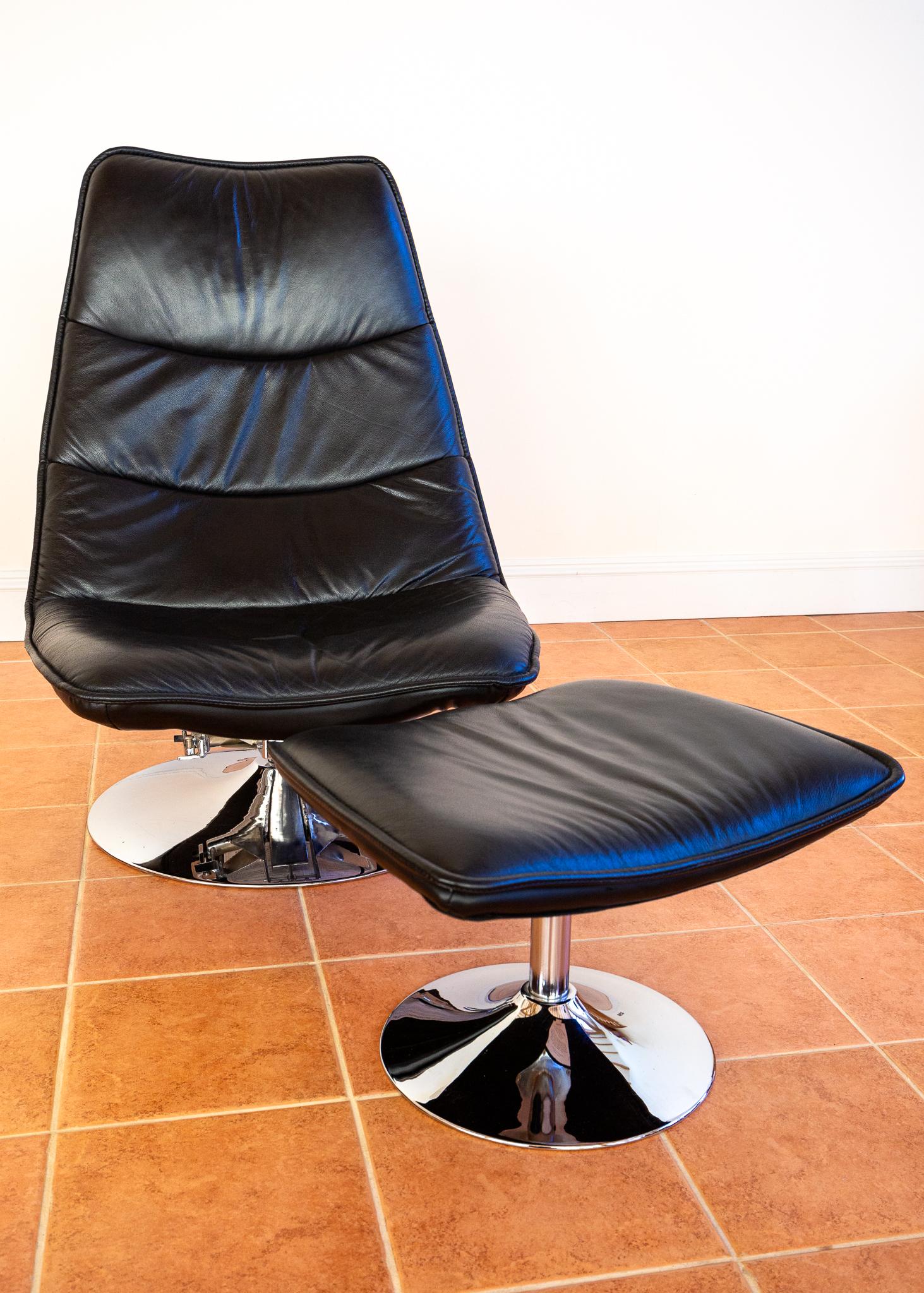 Chaise longue en cuir italien noir et pouf pivotant chromé Vintage 1970 en vente 4