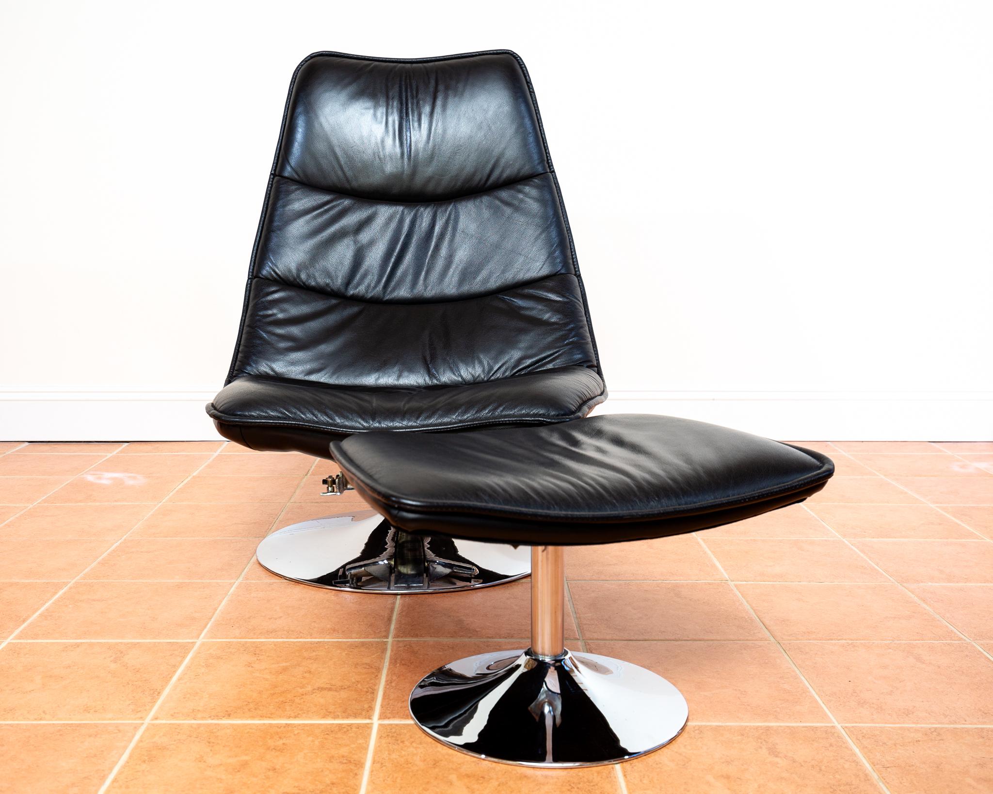 Chaise longue en cuir italien noir et pouf pivotant chromé Vintage 1970 en vente 1