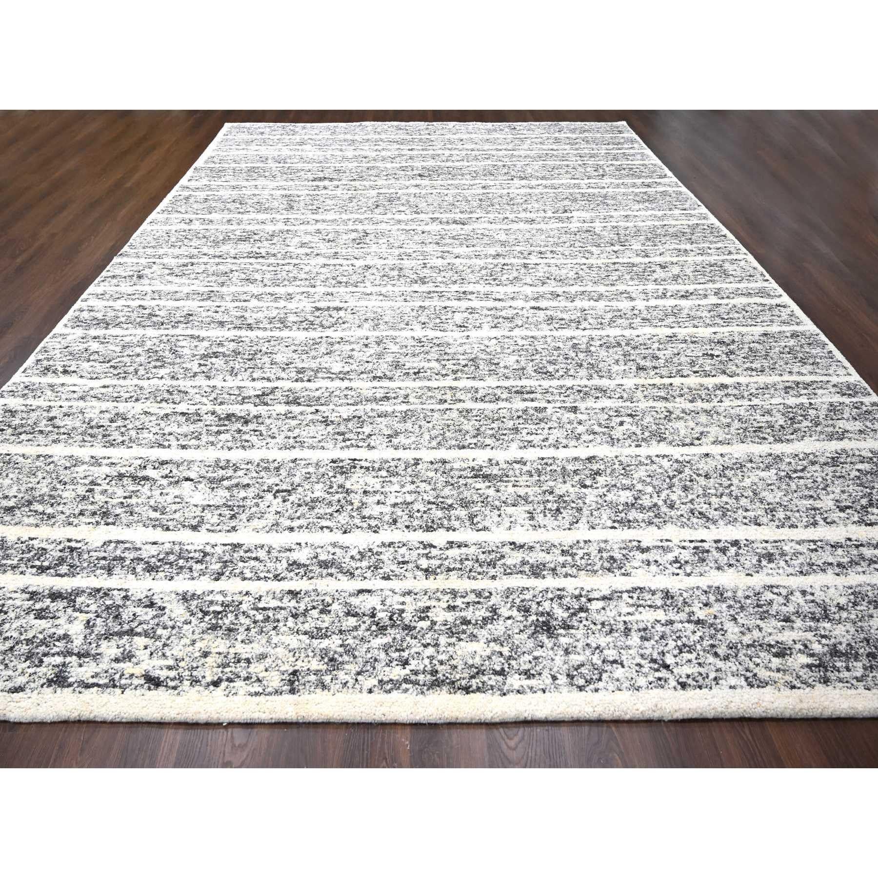 Esta fabulosa alfombra anudada a mano ha sido creada y diseñada para ofrecer mayor resistencia y durabilidad. Esta alfombra ha sido elaborada a mano durante semanas con el método tradicional que se utiliza para hacer
Tamaño exacto de la alfombra en