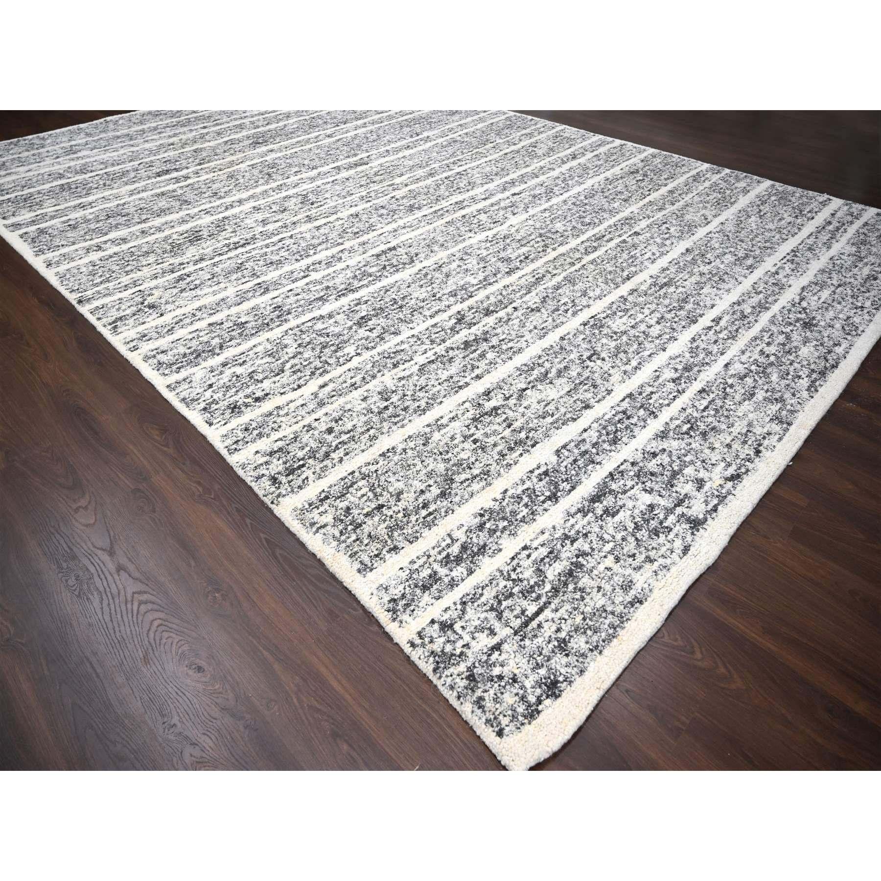 Alfombra Oriental Sobredimensionada de Lana Anudada a Mano con Diseño Moderno de Estrías Negro-Marfil Indio en venta
