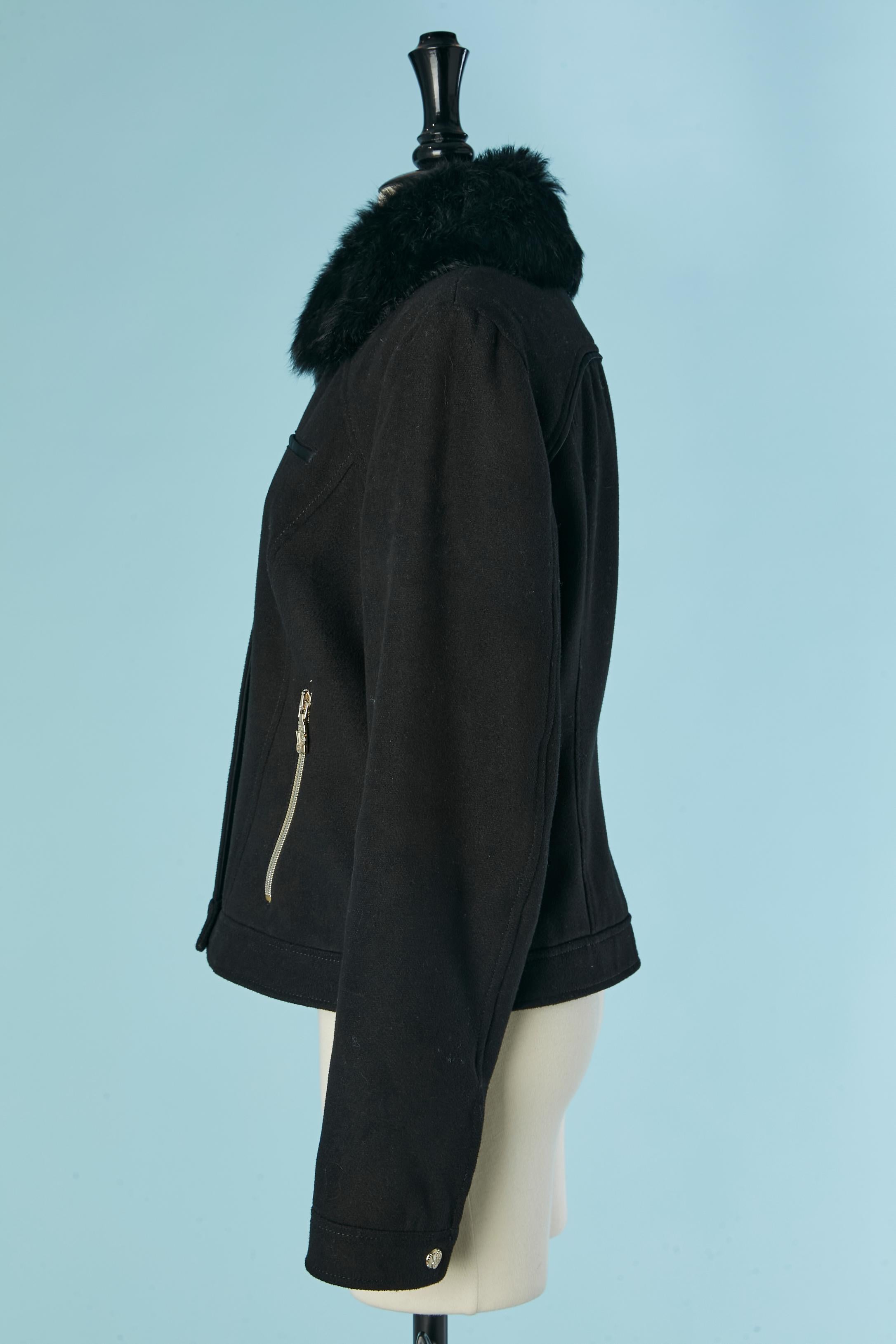 Giacca nera con collo di pelliccia staccabile VERSACE JEANS in vendita 1