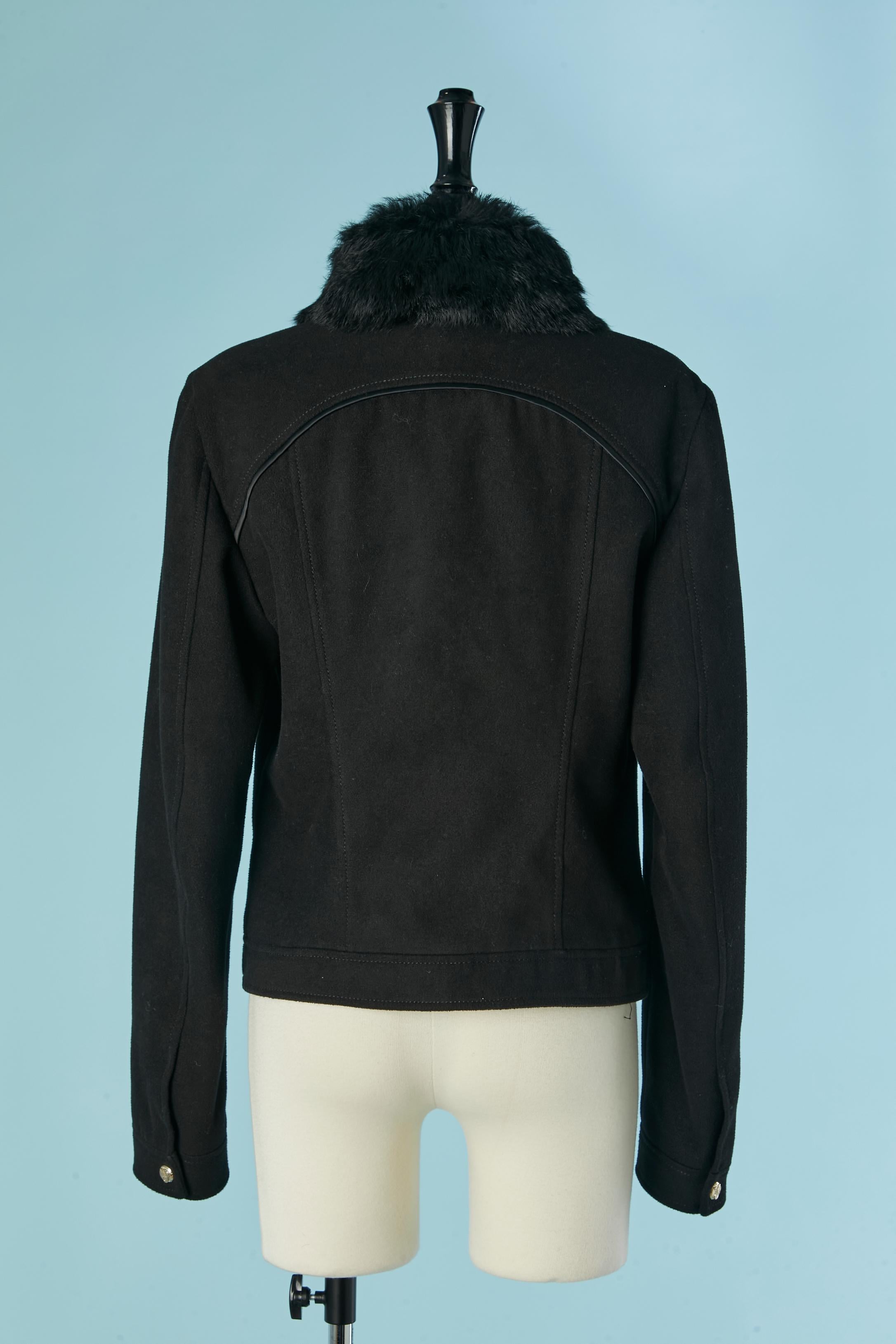 Giacca nera con collo di pelliccia staccabile VERSACE JEANS in vendita 2