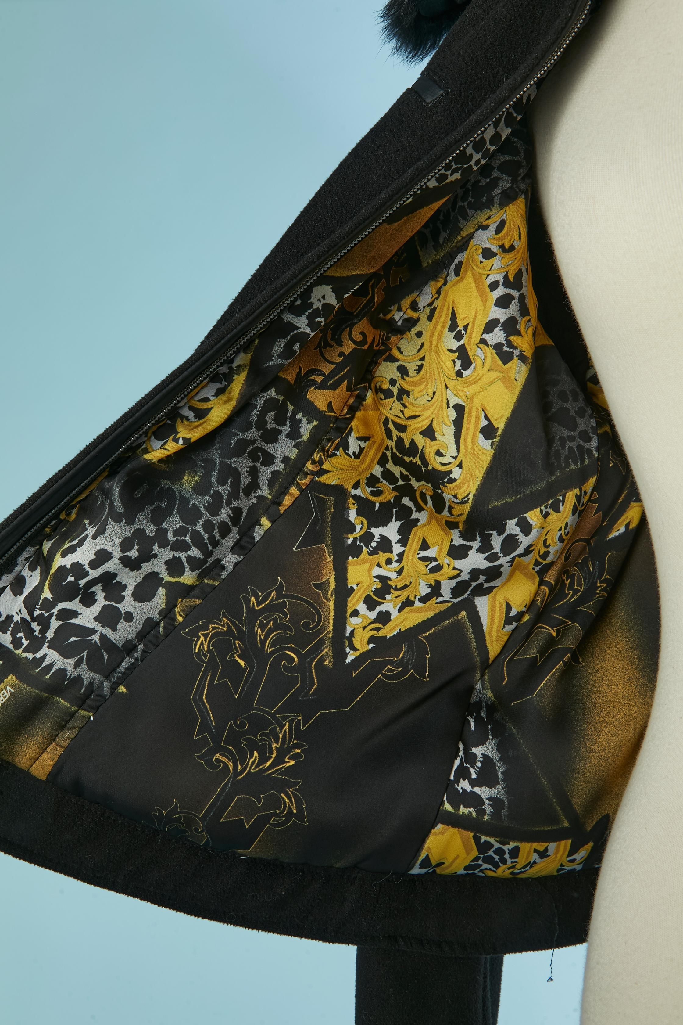 Giacca nera con collo di pelliccia staccabile VERSACE JEANS in vendita 3