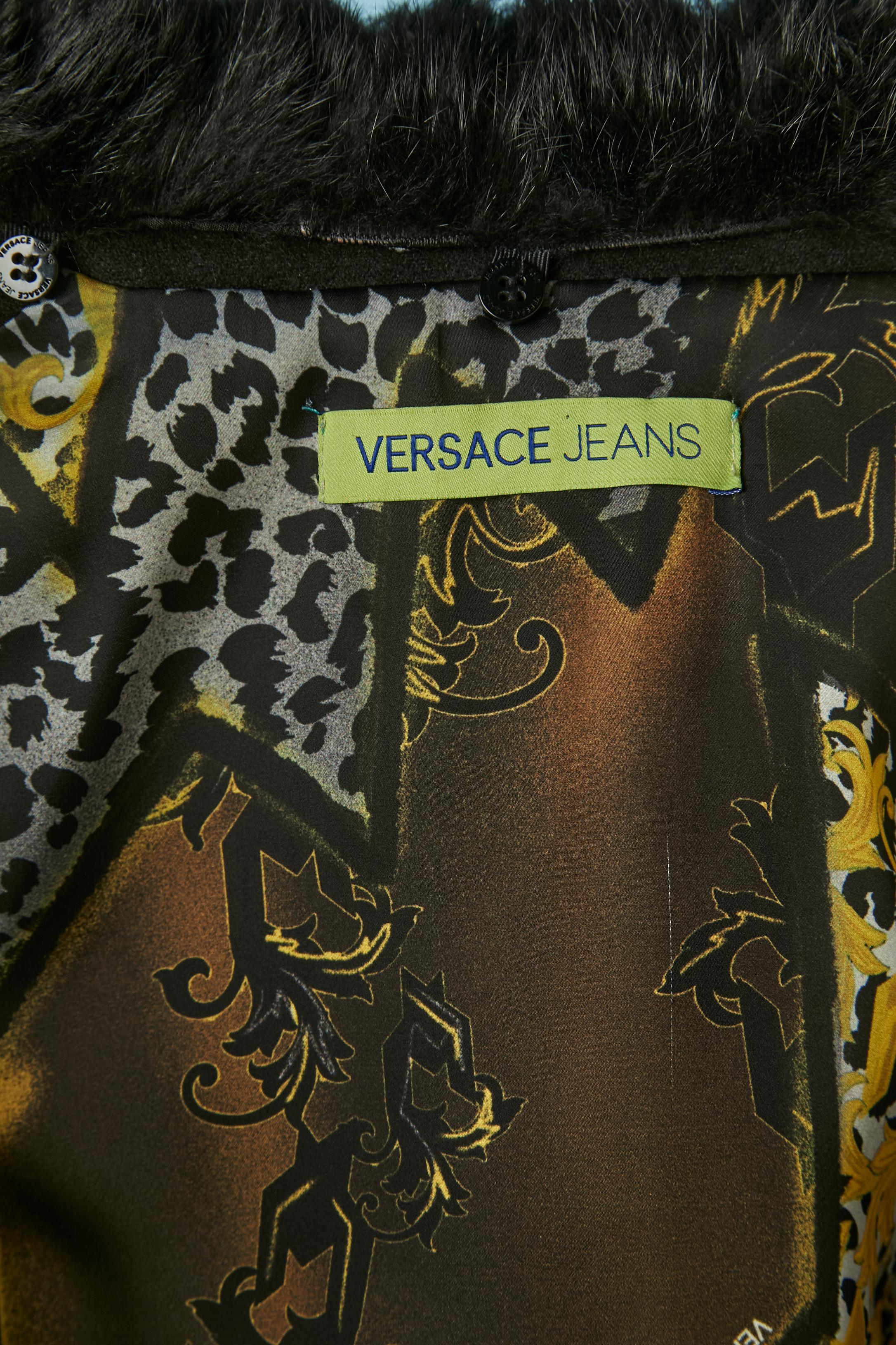 Giacca nera con collo di pelliccia staccabile VERSACE JEANS in vendita 4