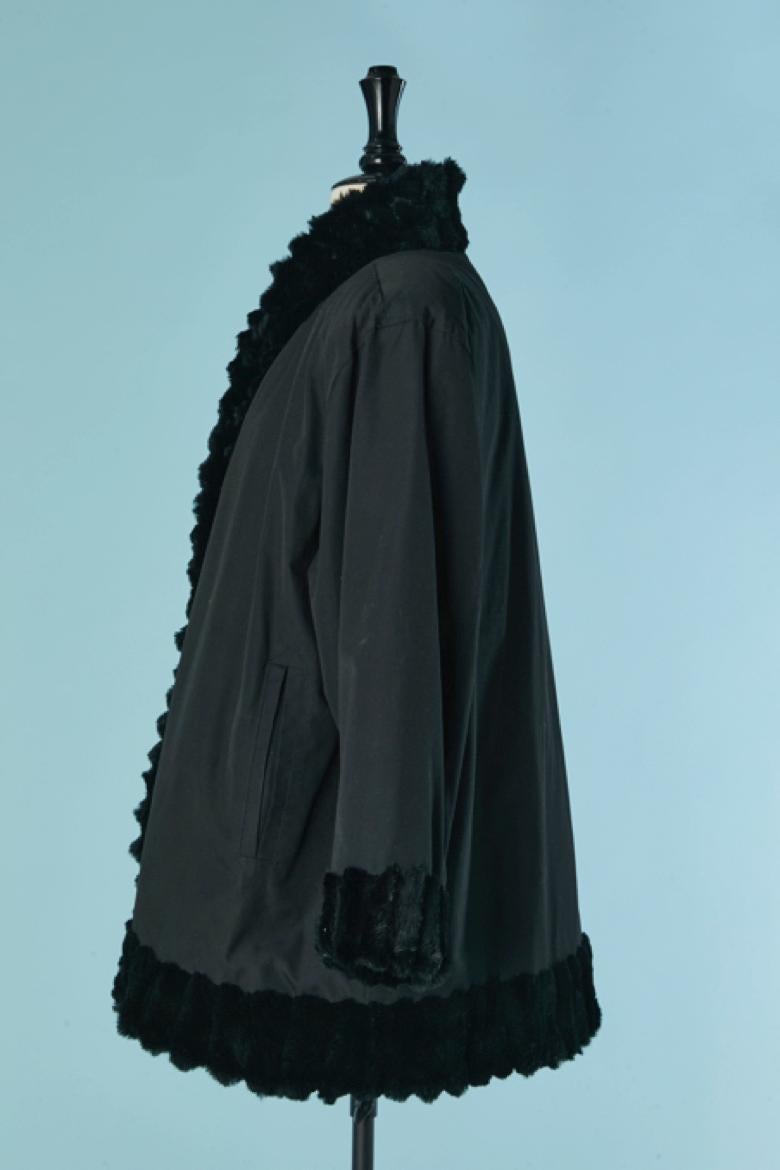 Schwarze Jacke mit Pelzfutter Yves Saint Laurent Variation im Angebot 2