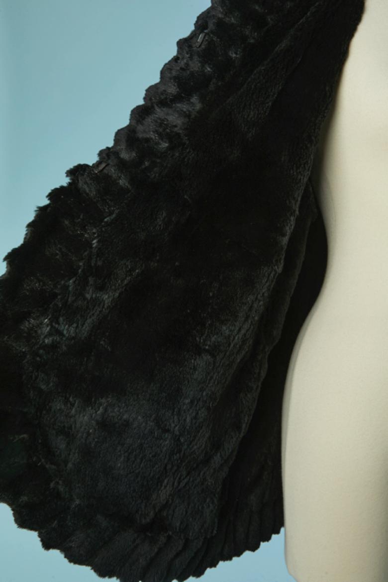Schwarze Jacke mit Pelzfutter Yves Saint Laurent Variation im Angebot 4