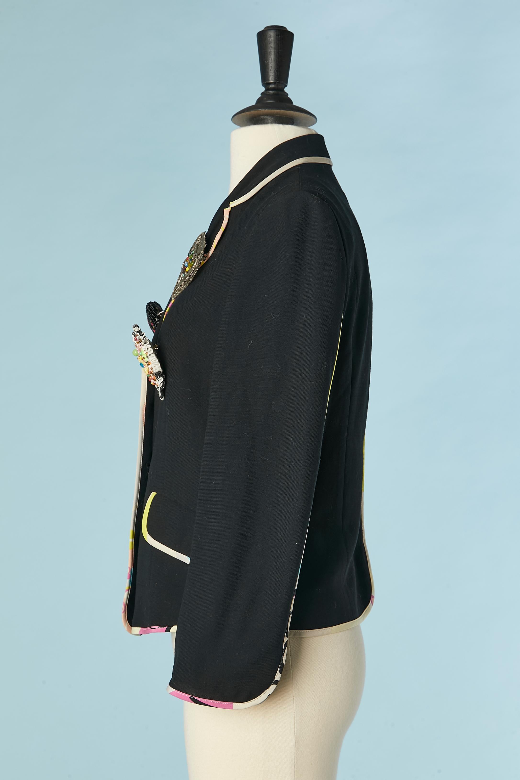 Schwarze Jacke mit Paspelierung und Broschenverzierung Christian Lacroix BAZAR im Angebot 1