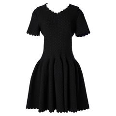 Schwarzes schwarzes Jacquard-Strickkleid mit kurzen Ärmeln Alaa