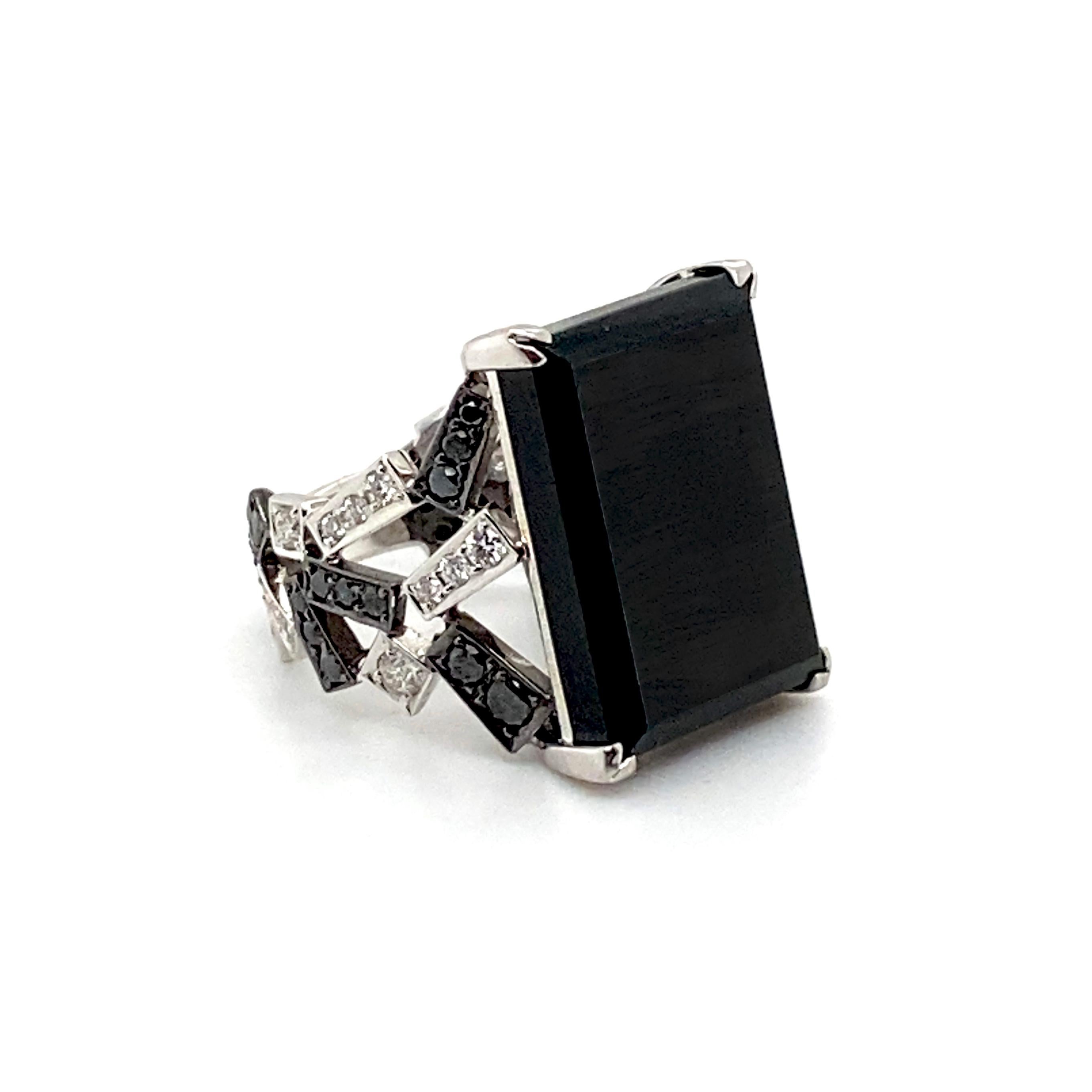 Black Jade Ring with Black and White Diamonds Setting 18k Gold For Sale