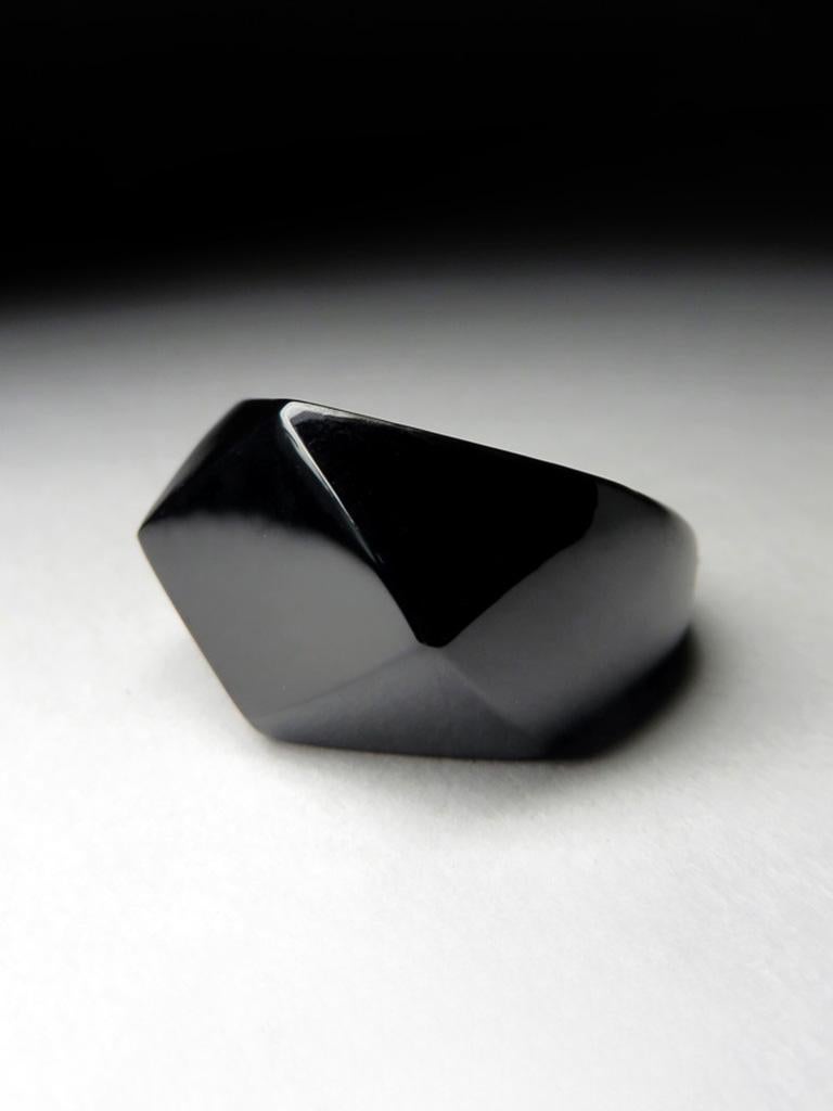 Natural black Jade solid ring
stone measurements - 0.63 х 0.98 in / 16 х 25 mm
ring weight - 11.21 grams
rind size - 10.25 - 10.5 US