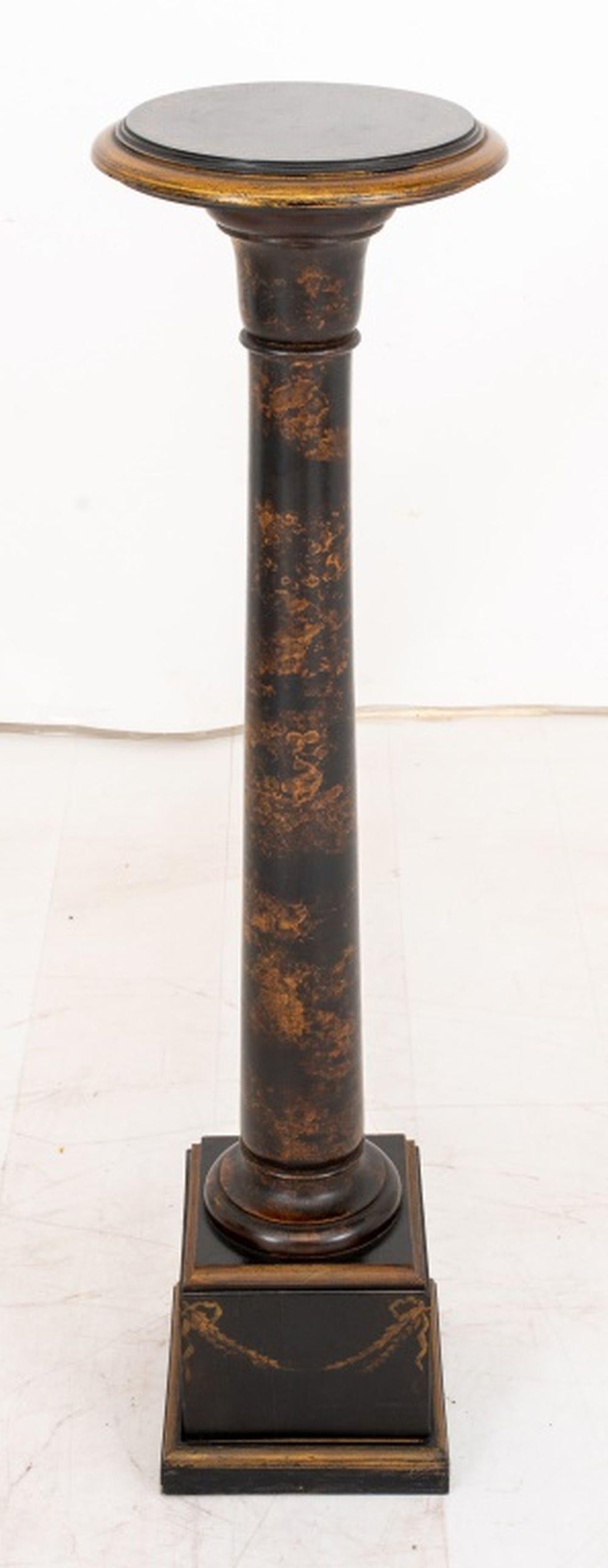 20th Century Black Japanned and Parcel Gilt Pedestal For Sale