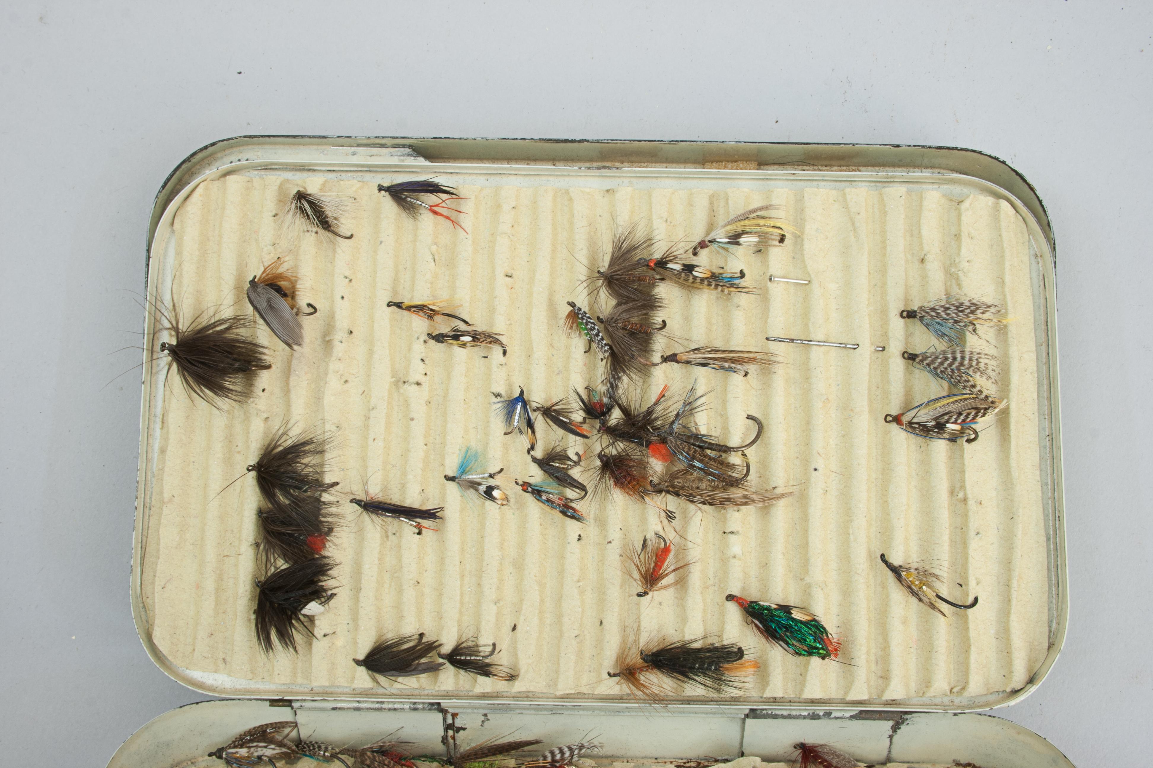 Scatola per la pesca a mosca in giappone nero di Mulloch's con mosche. in vendita 2