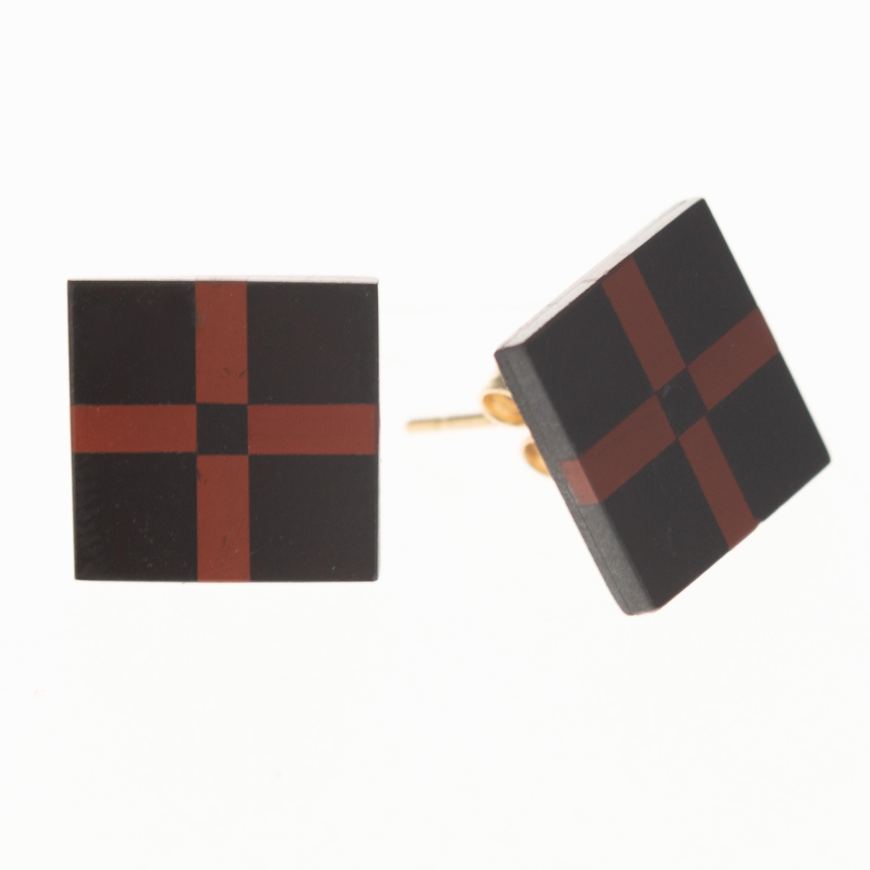 Black Jasper 14 Karat Gold Stud Square Red Cross Modern Chic Earrings In New Condition For Sale In Milano, IT