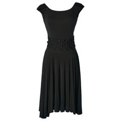 Abito da cocktail in jersey nero con cintura intrecciata a strisce di tessuto Yves Saint Laurent