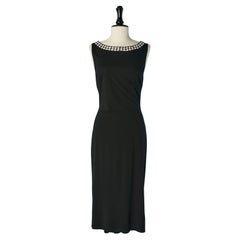 Robe de cocktail en jersey noir avec encolure en strass et perles BLUMARINE New