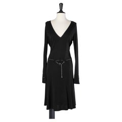 Schwarzes Jerseykleid mit Kettengürtel von Céline