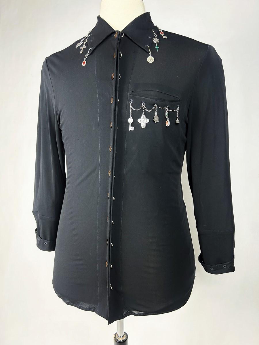 De los hombres Camisa de punto negro con dijes de Jean Paul Gaultier Homme - Francia Circa 1995 en venta