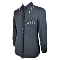 Camisa de punto negro con dijes de Jean Paul Gaultier Homme - Francia Circa 1995